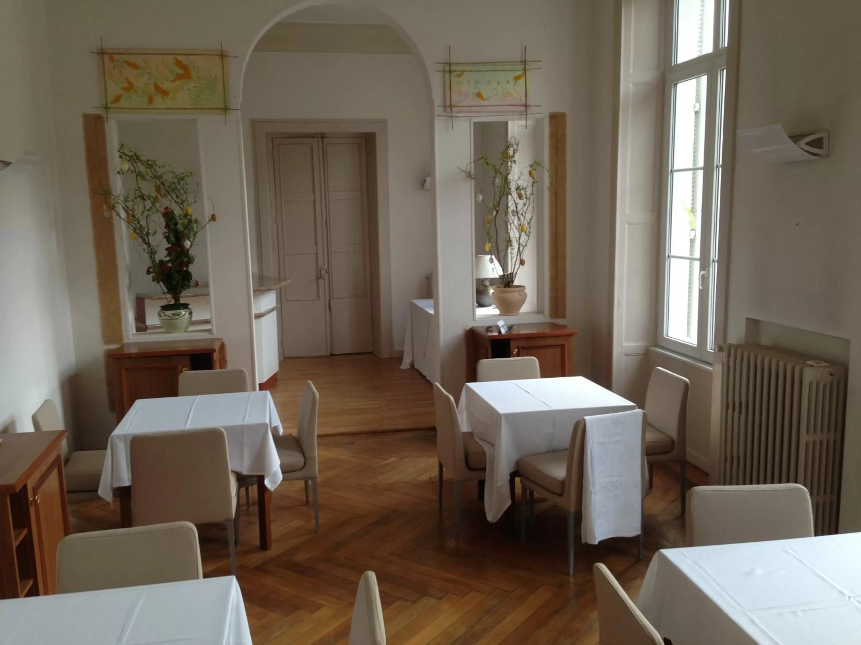 Restaurant/Places to Eat in Acacias Apparts Hotel