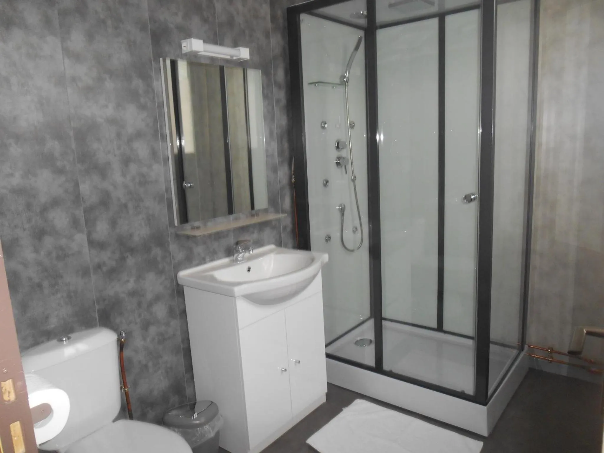 Bathroom in Hôtel La Tente Verte