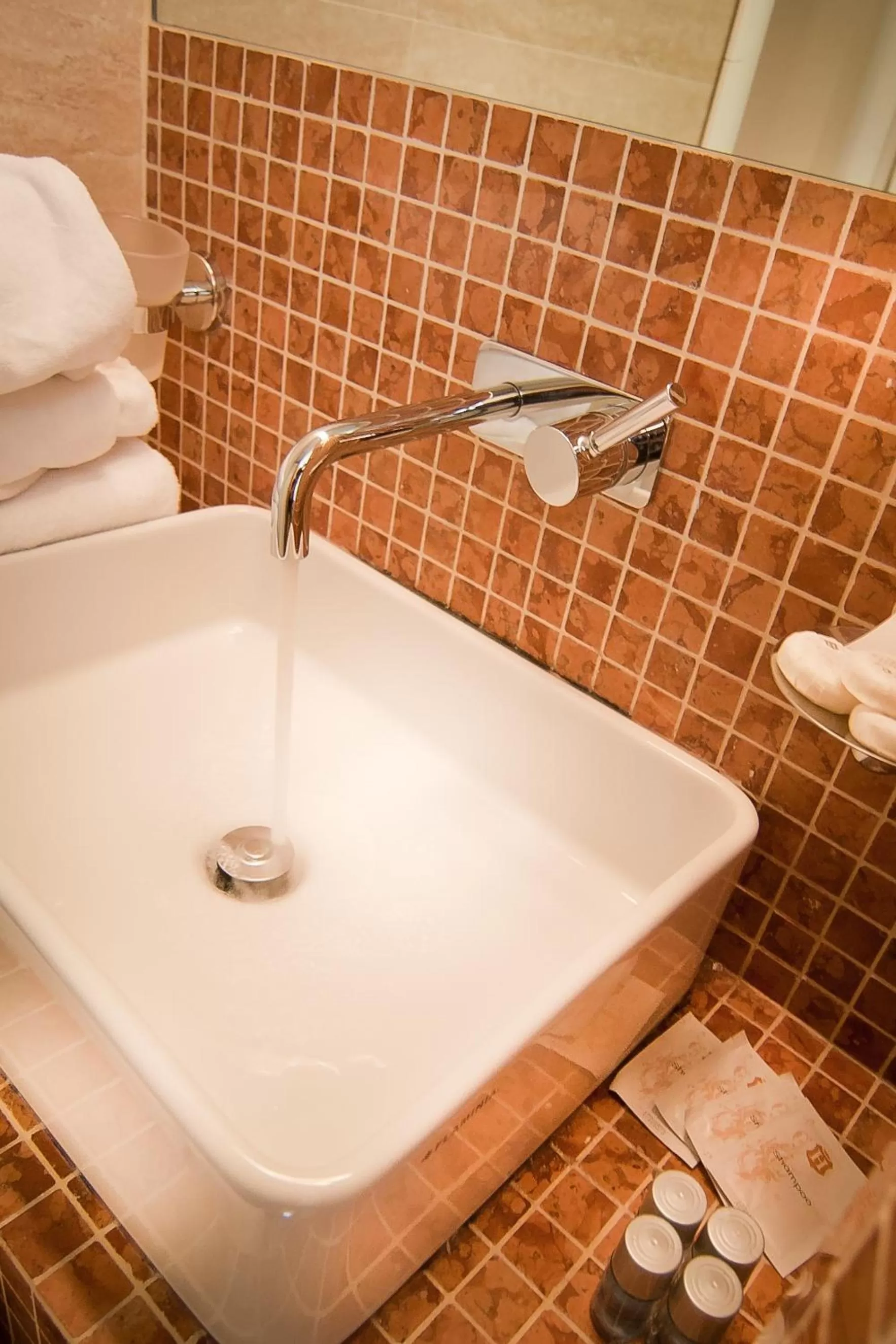 Bathroom in Hotel Fellini a Fontana di Trevi