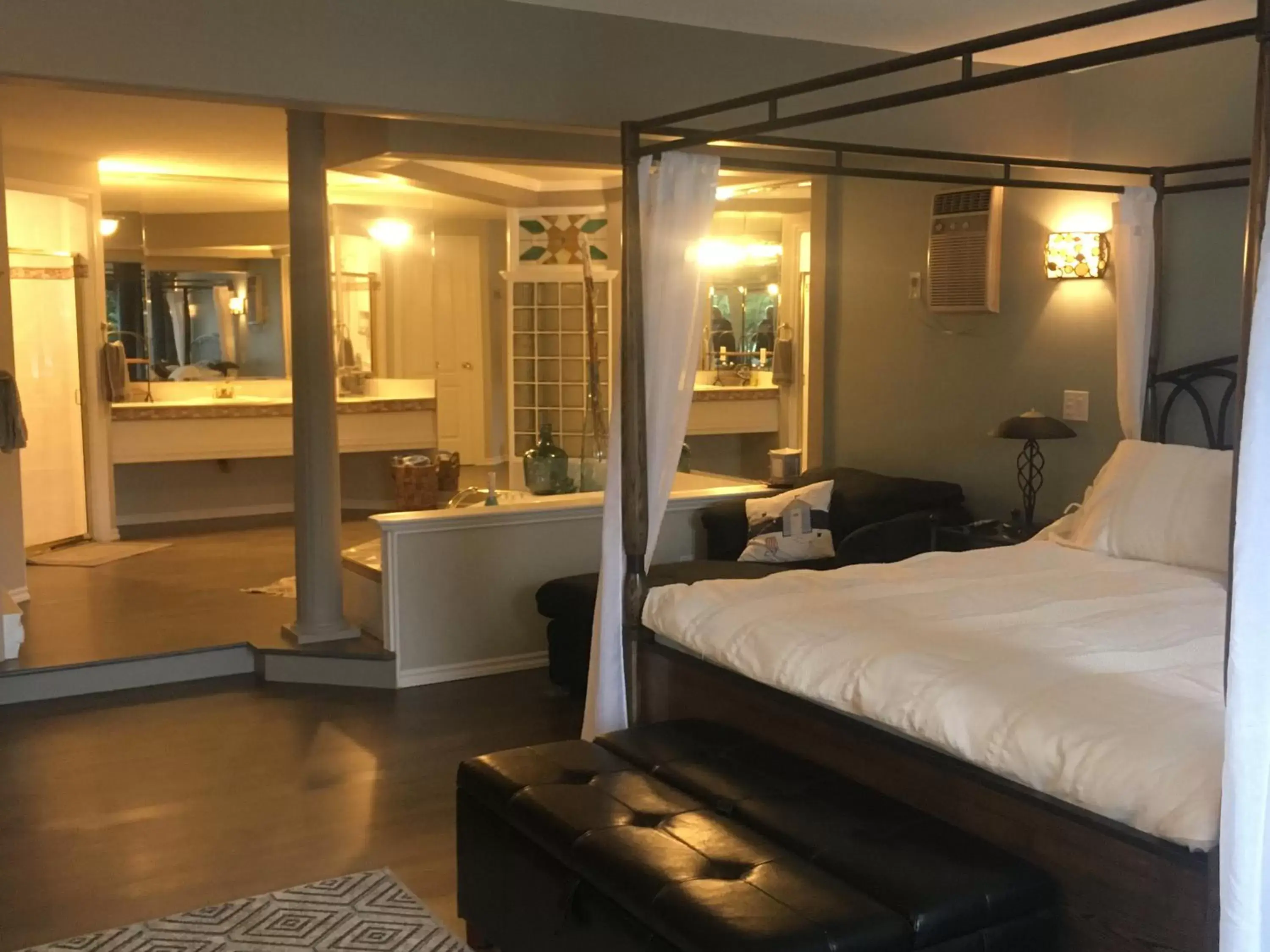 Deluxe King Suite in Long Lake Waterfront Bed and Breakfast Deluxe King Suite in Long Lake Waterfront Bed and Breakfast