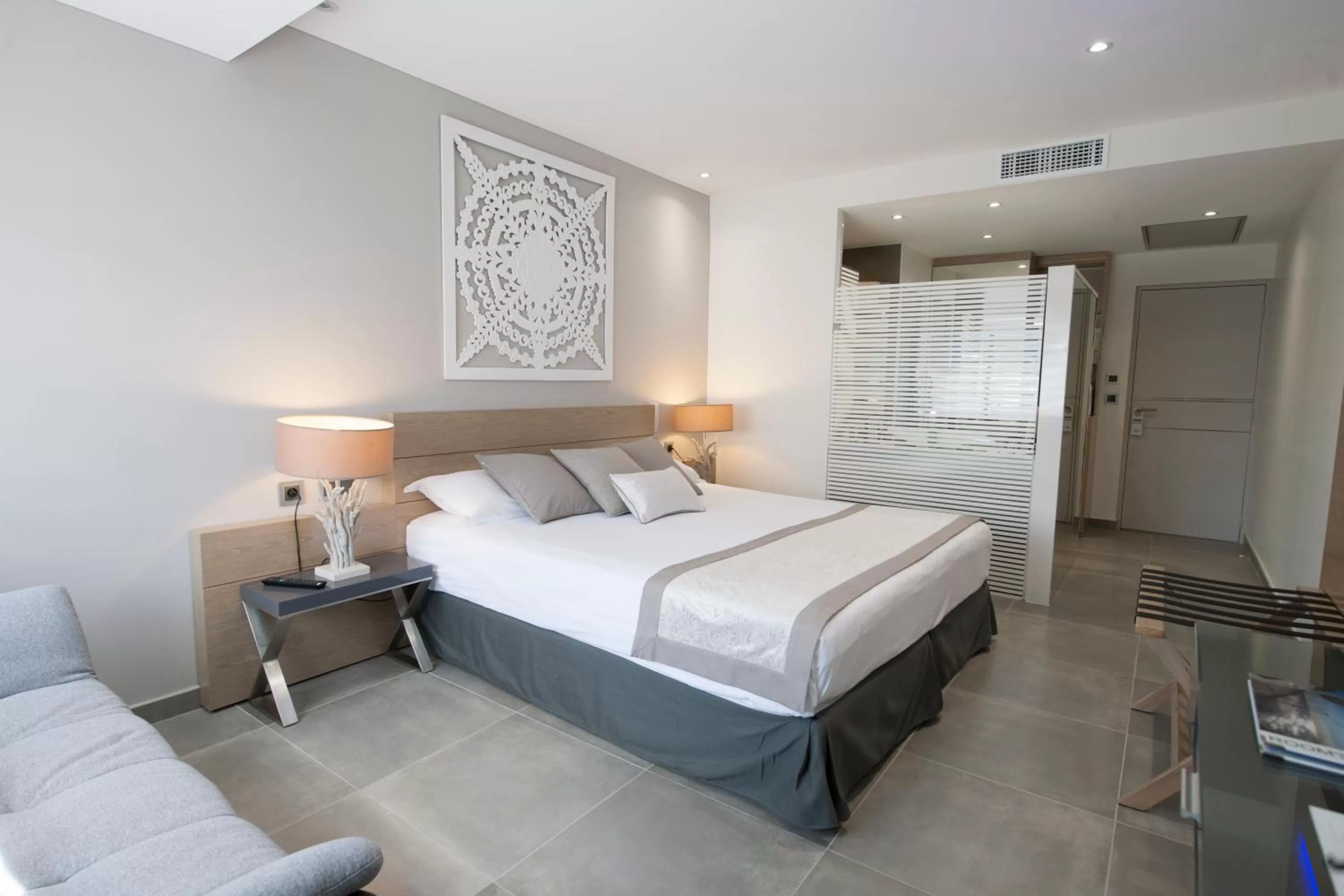 Shower, Bed in Le Spinaker