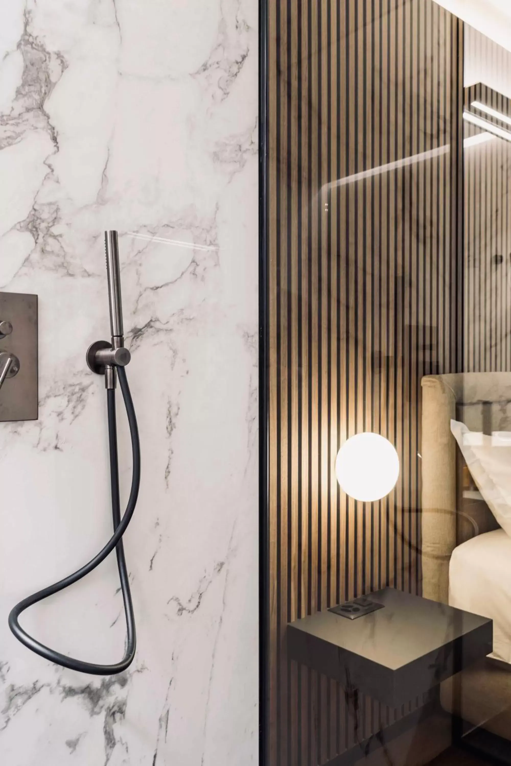 Queen Room in Smart Hotel Binario - Self Check-In Queen Room in Smart Hotel Binario - Self Check-In