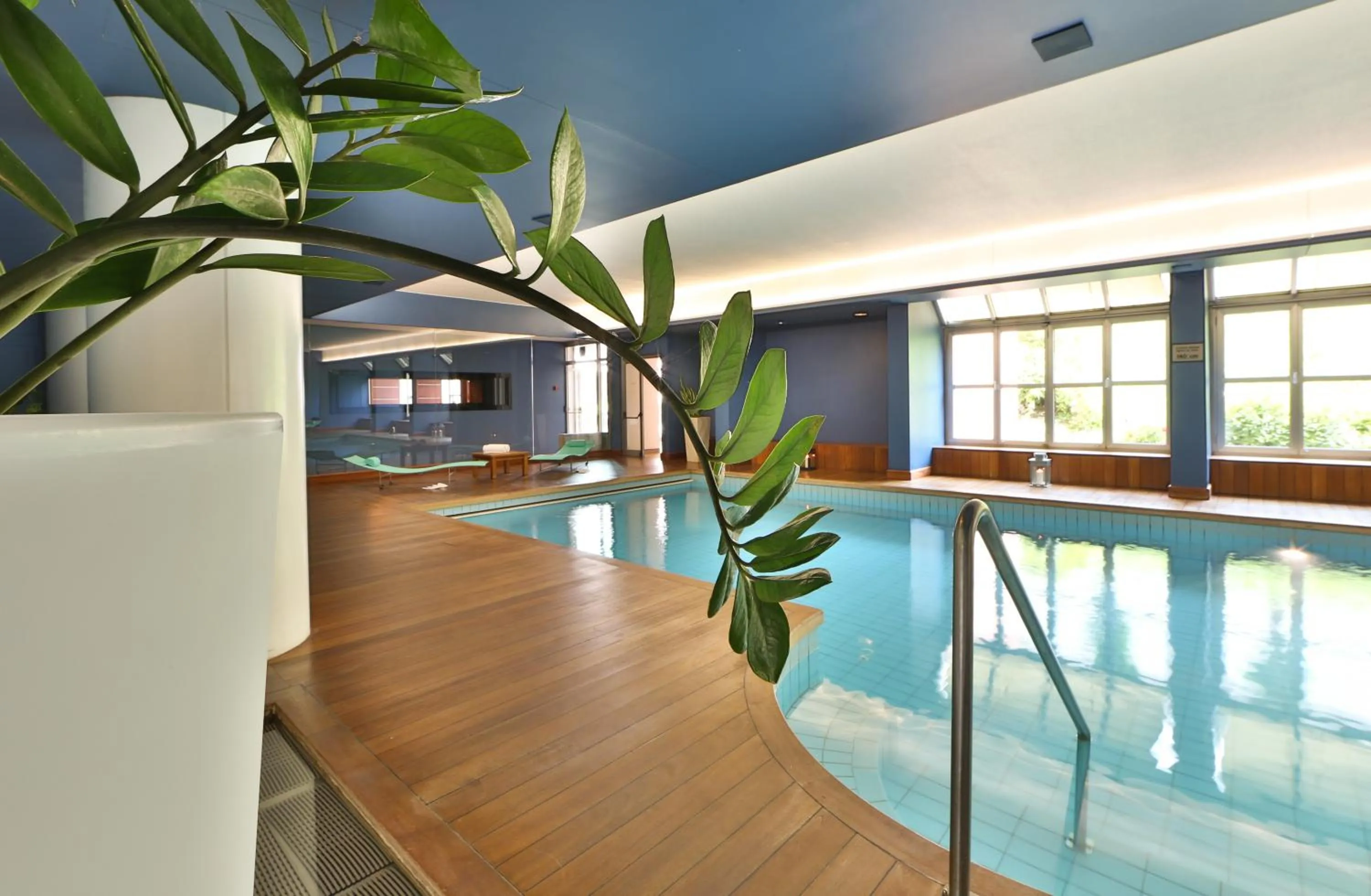 Swimming pool in Best Western Plus Hotel Le Favaglie