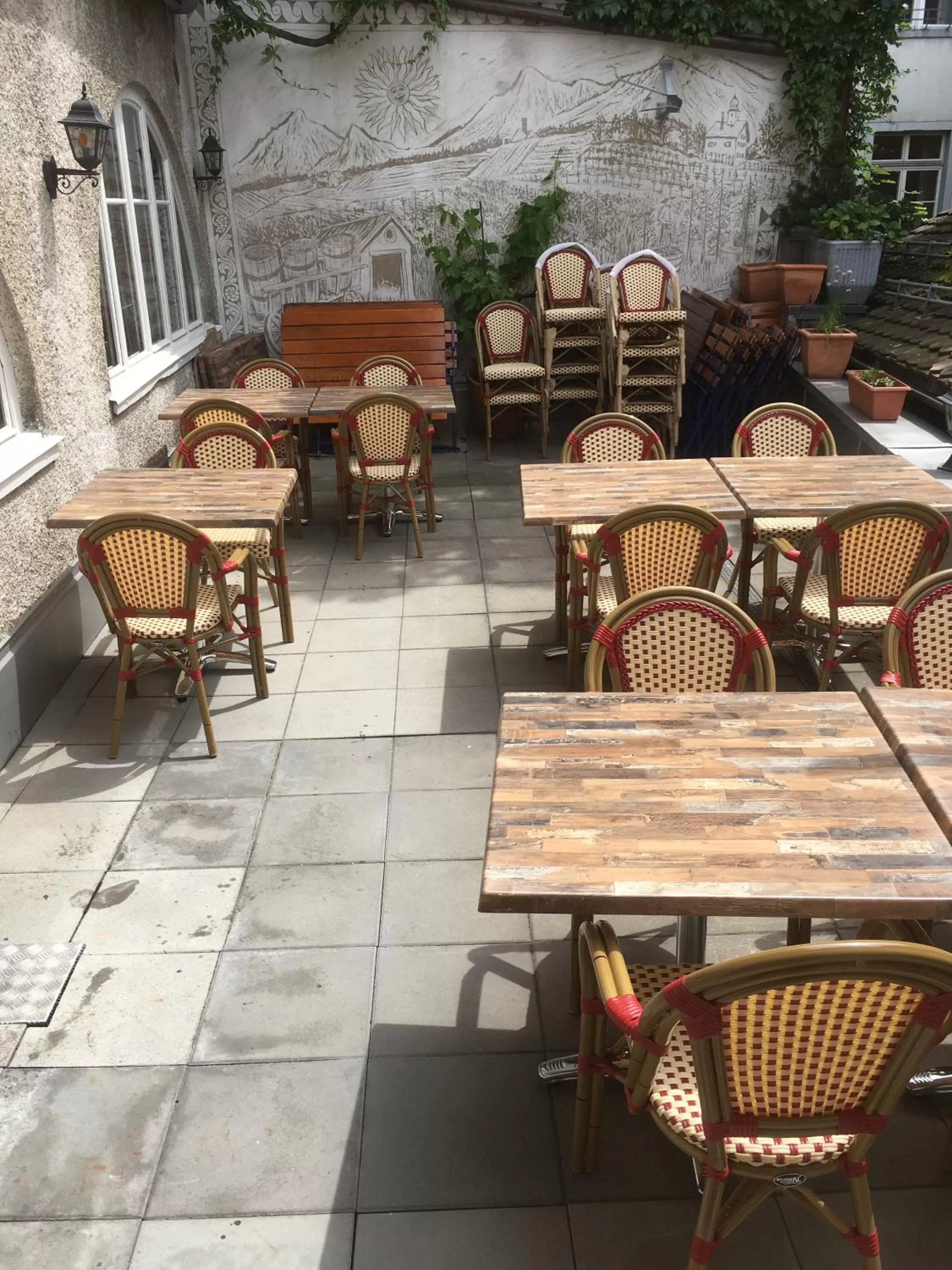 Restaurant/Places to Eat in Zunfthaus zur Rebleuten