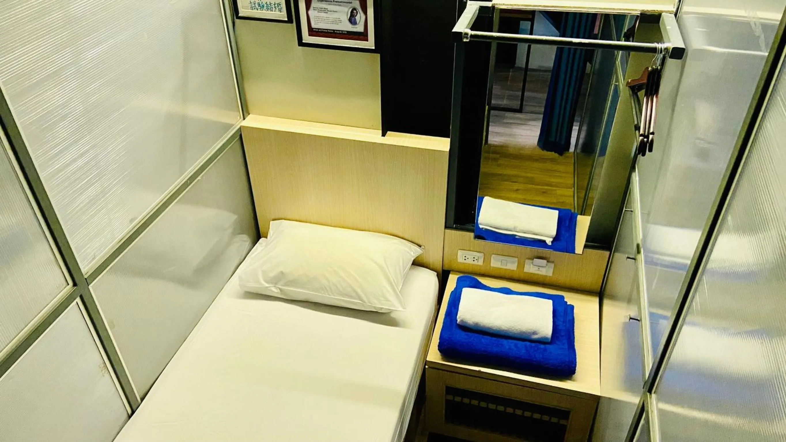 Bed in Prince Theatre Heritage Stay Hostel - Silom