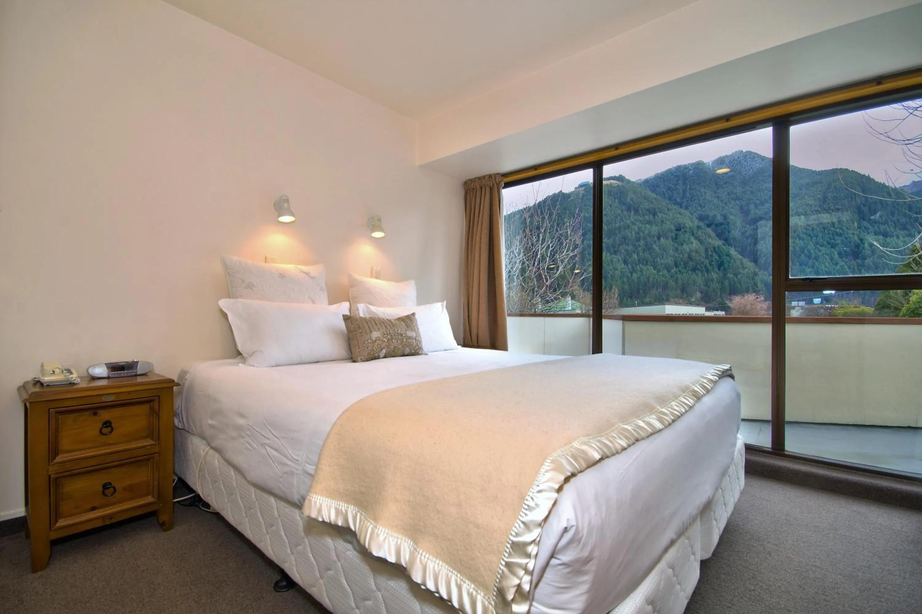 Bedroom, Bed in Melbourne Lodge Queenstown