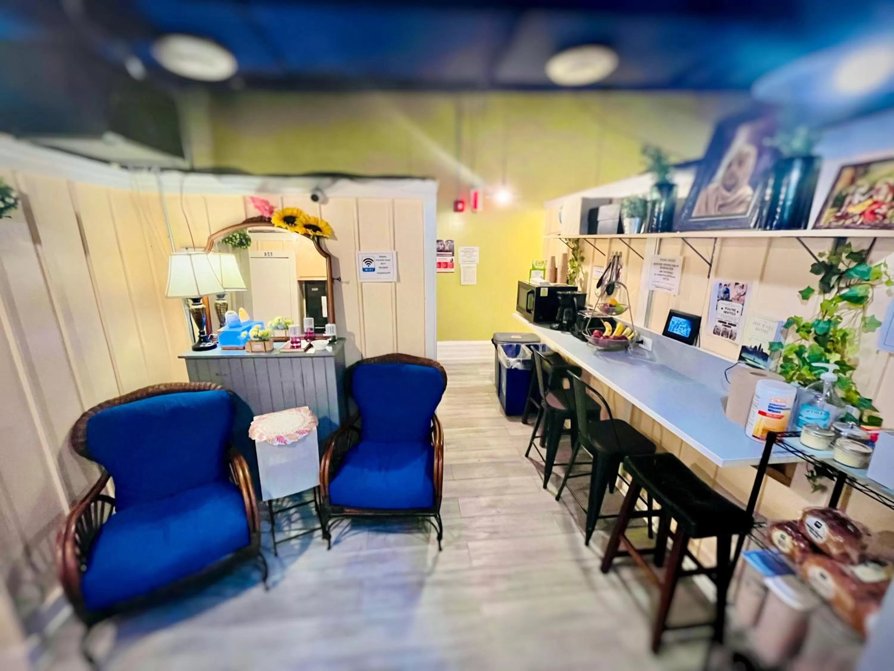 Seating area in New York Spirit Retreats HOSTEL