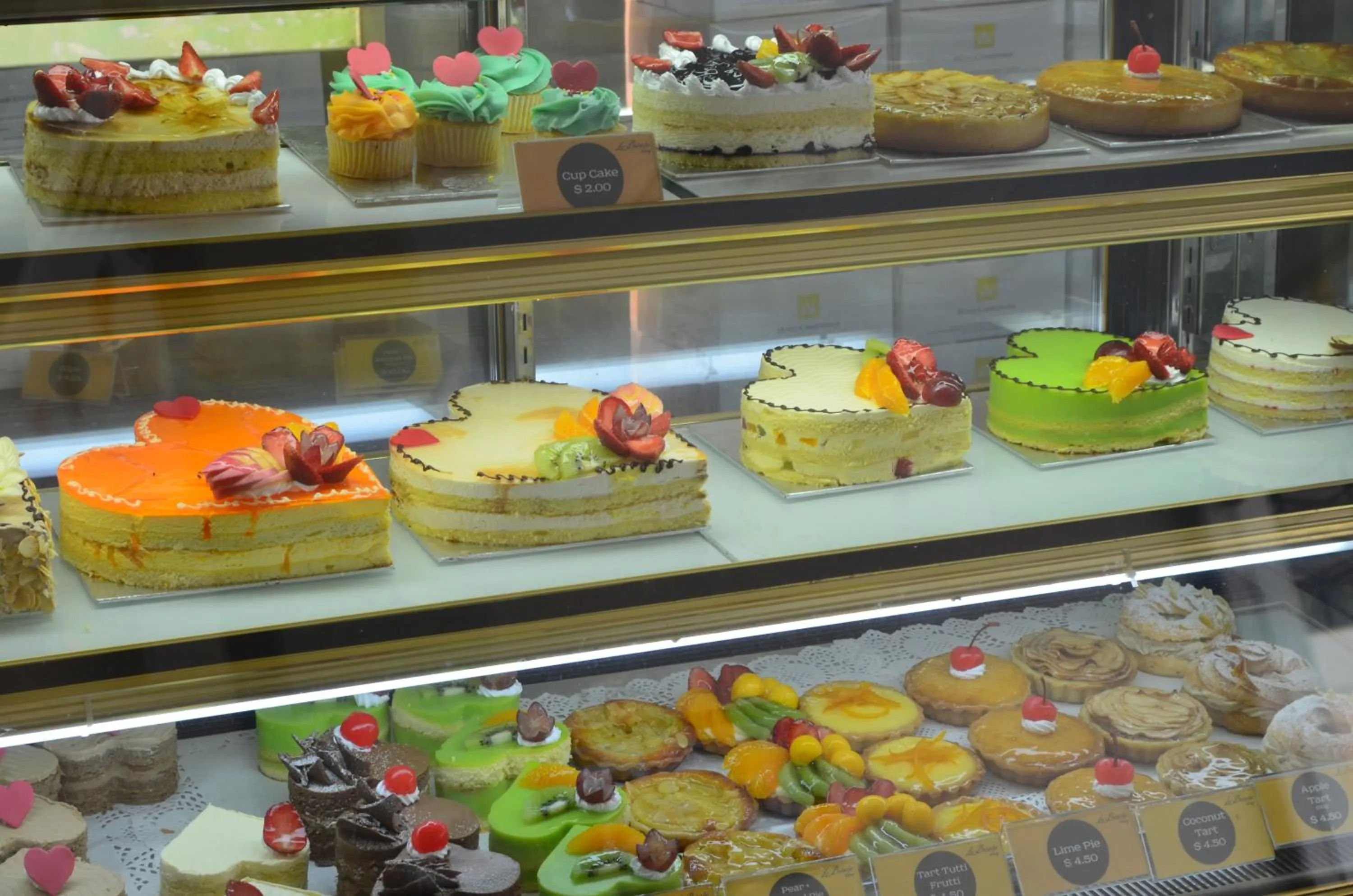 Food and drinks in Hotel Cambodiana