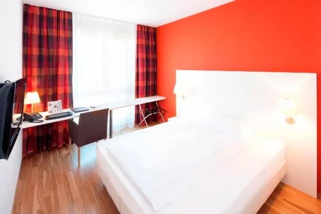 Day, Bed in Hotel Arcade