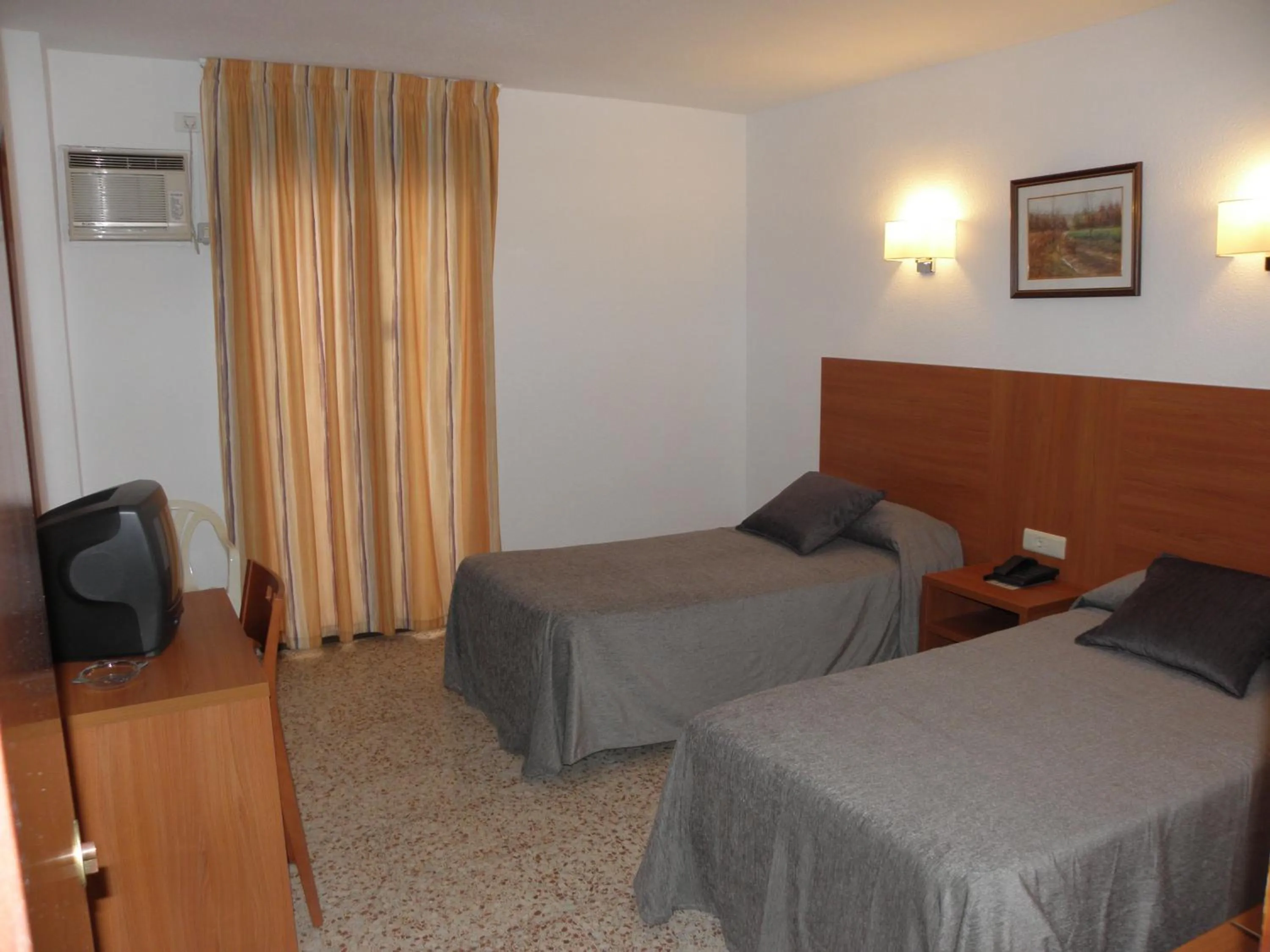 Photo of the whole room, Bed in Hotel Jardín