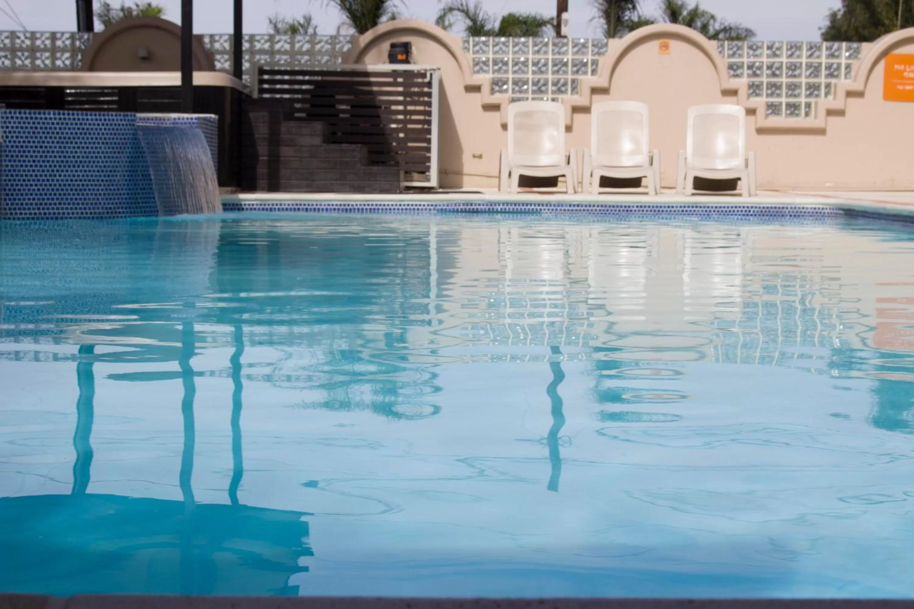 Swimming pool in Del Mar Inn Rosarito