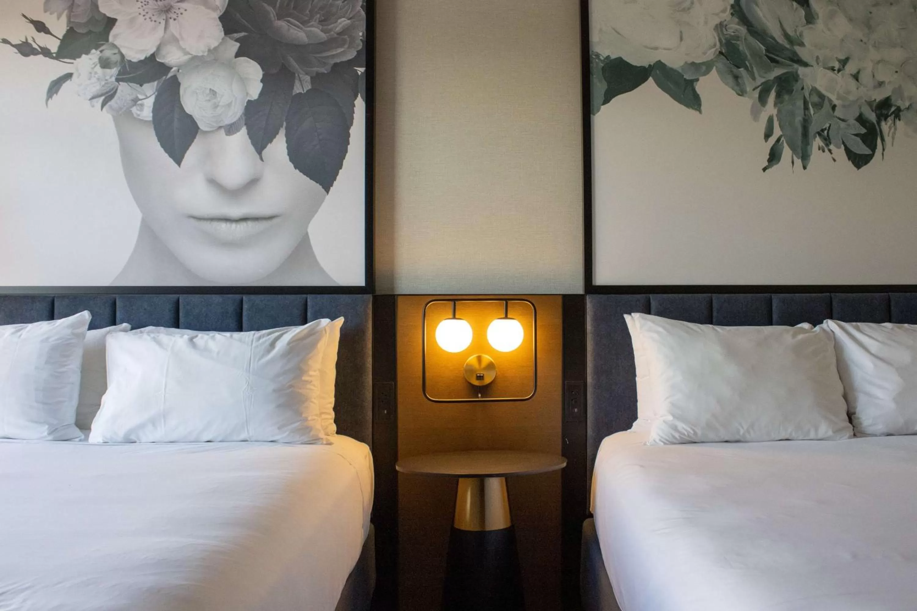 Bedroom, Bed in Radisson Blu Vancouver Airport Hotel & Marina