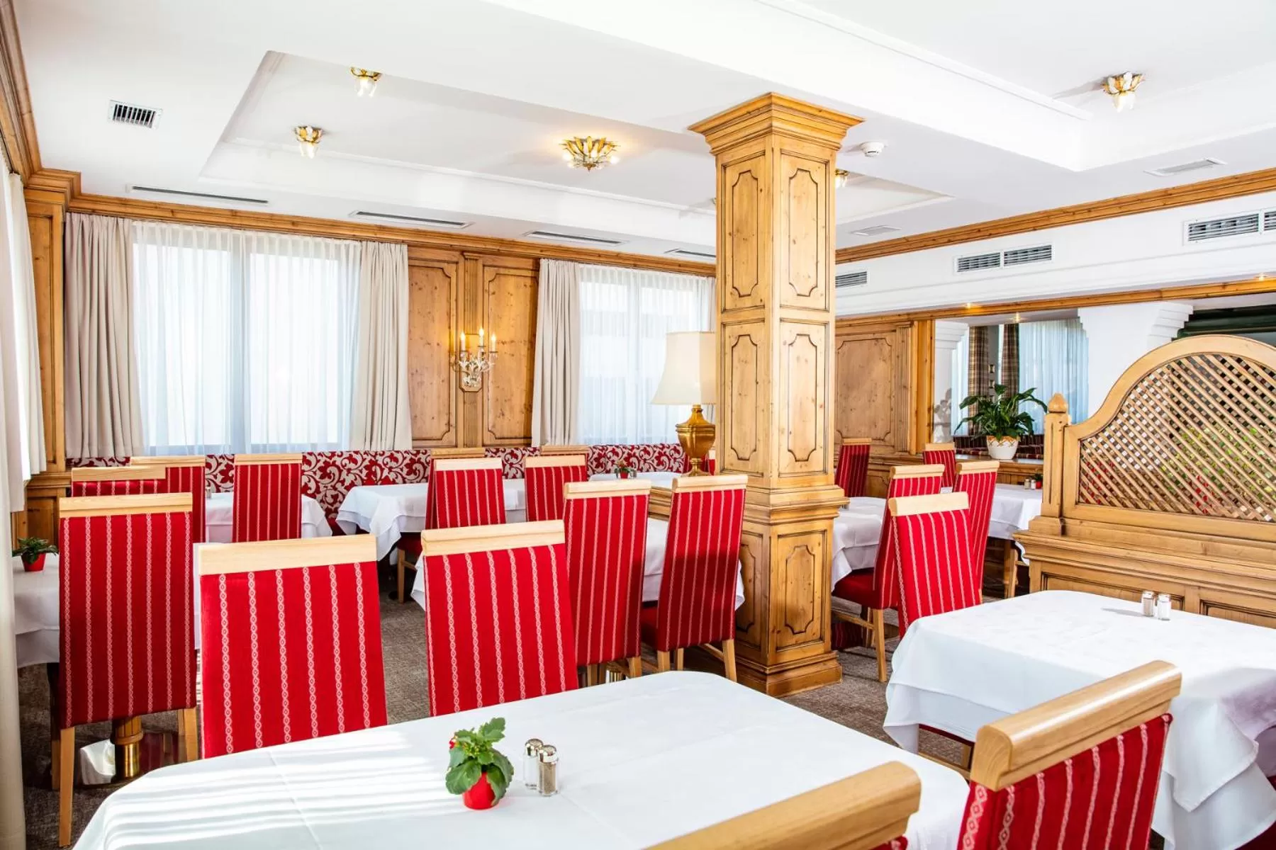 Restaurant/places to eat in Hotel Serles