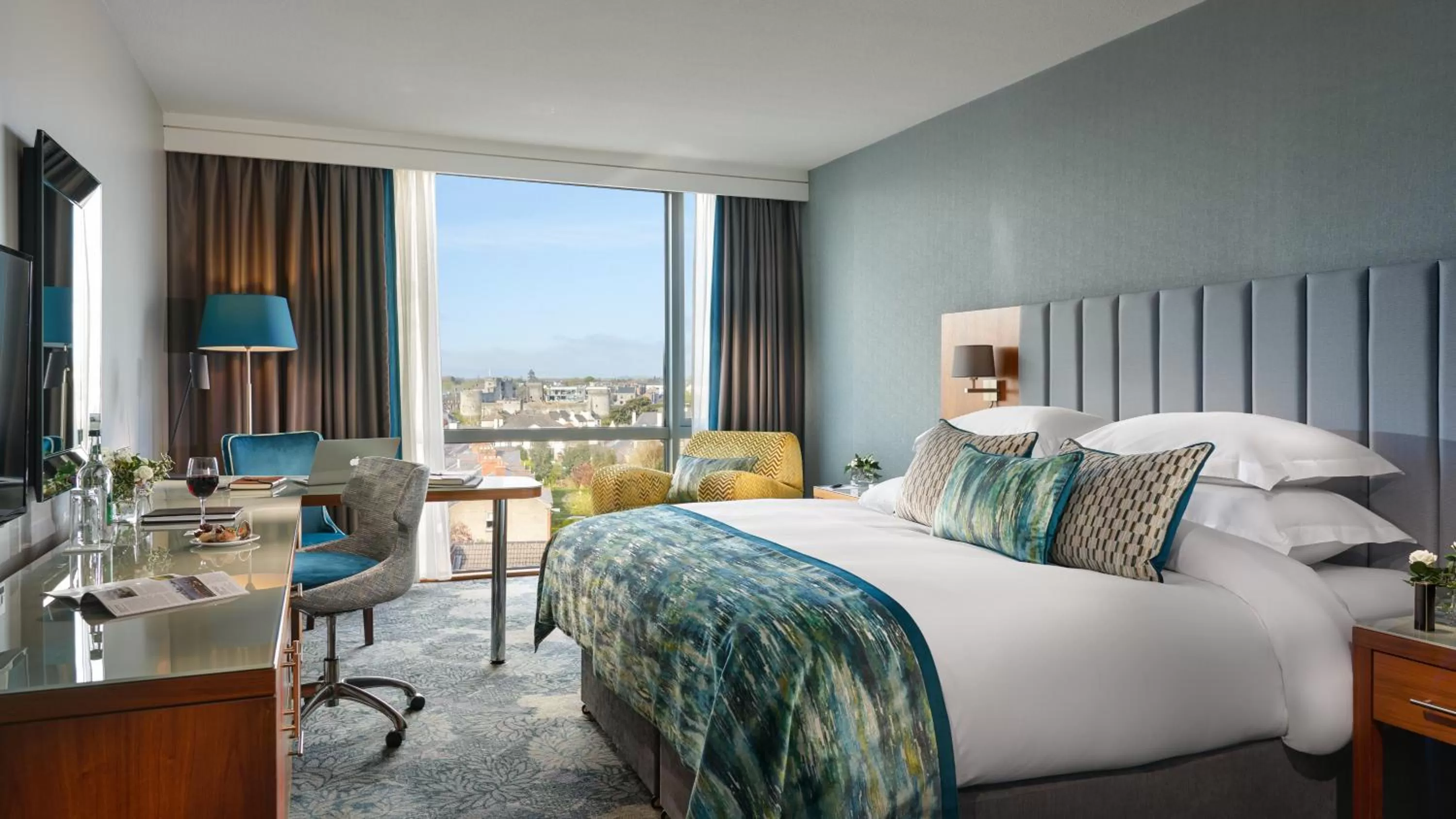 Photo of the whole room, Bed in Limerick Strand Hotel