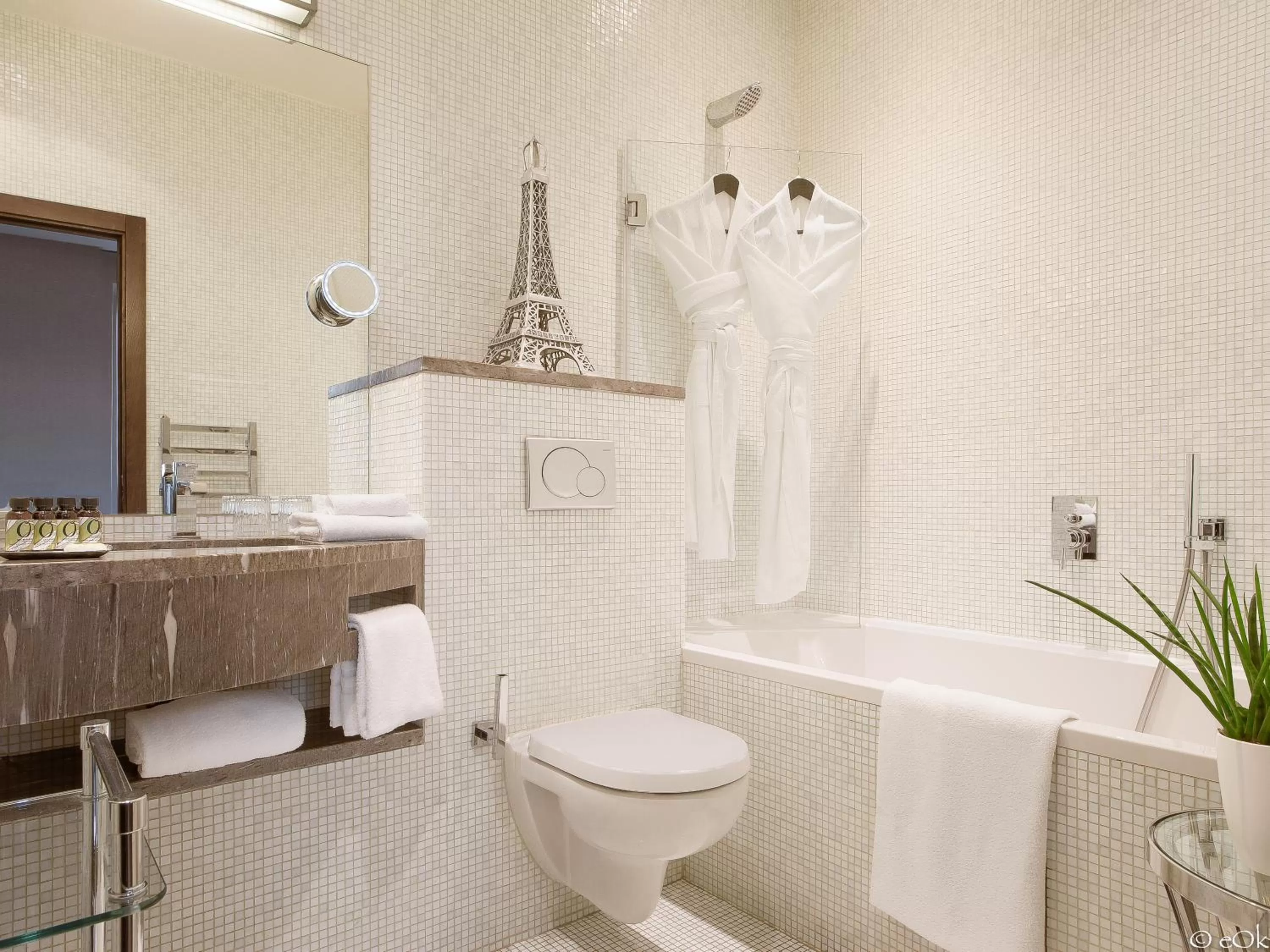 Bathroom in B Montmartre