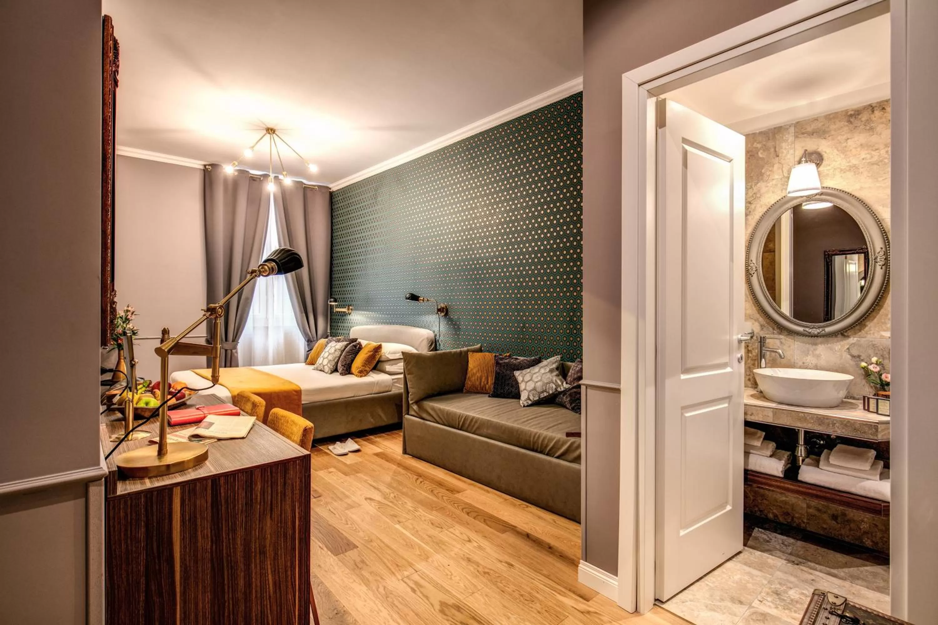 Bed in Tree Charme Parliament Boutique Hotel