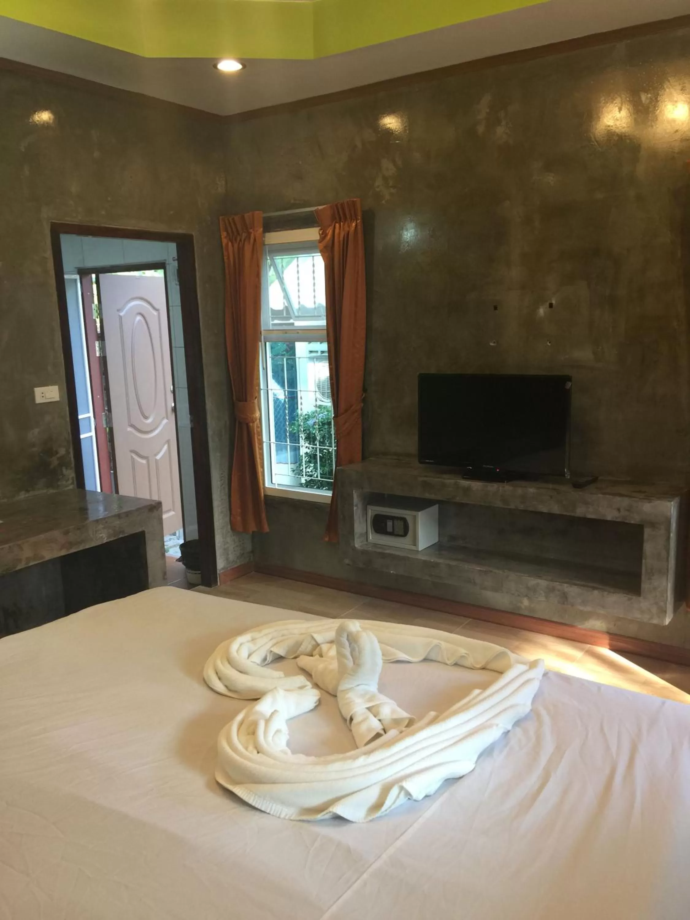 TV and multimedia, Bed in The White Elephant Resort