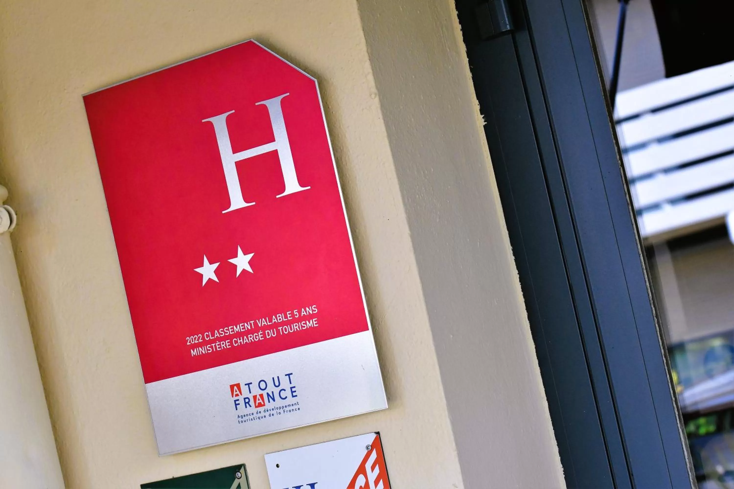 Logo/Certificate/Sign in Kyriad Tarbes Odos