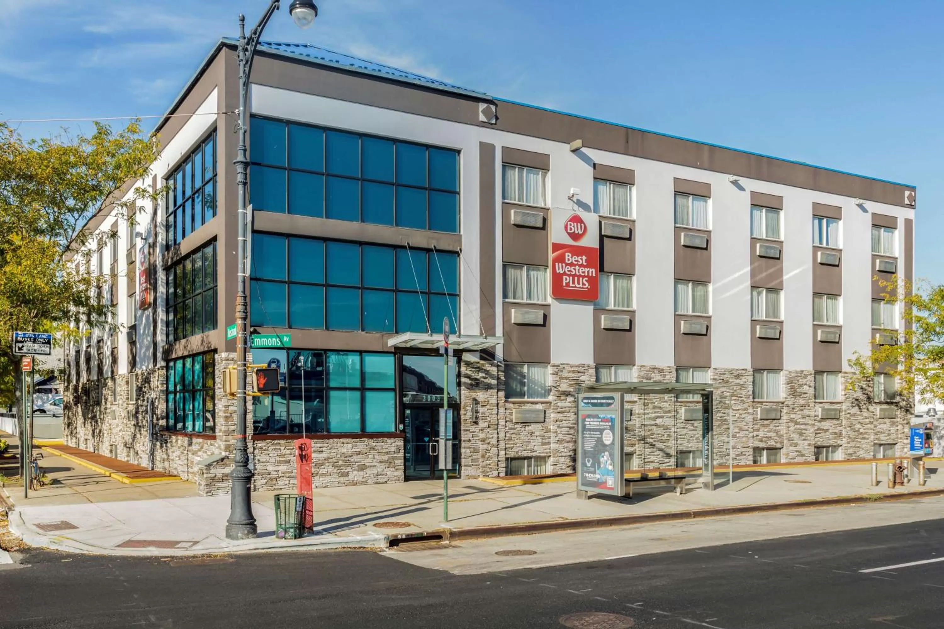 Property building in Best Western Plus Brooklyn Bay Hotel