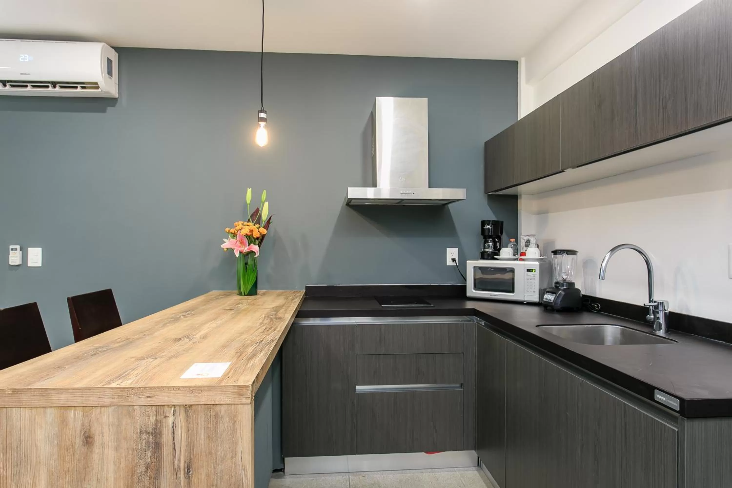 Kitchen or kitchenette in Studio 30 Condhotel by Nah Hotels