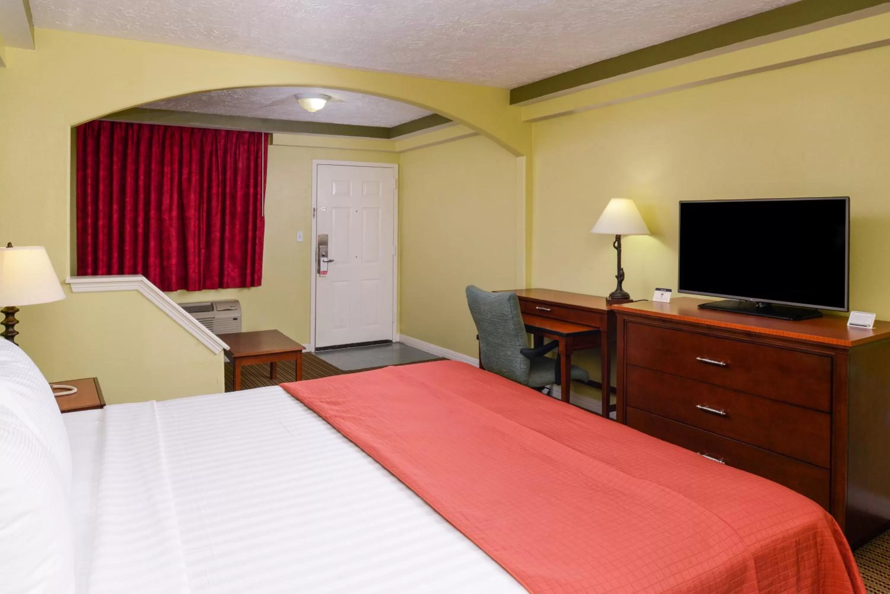 Bed in Americas Best Value Inn & Suites Waller/Prairie View