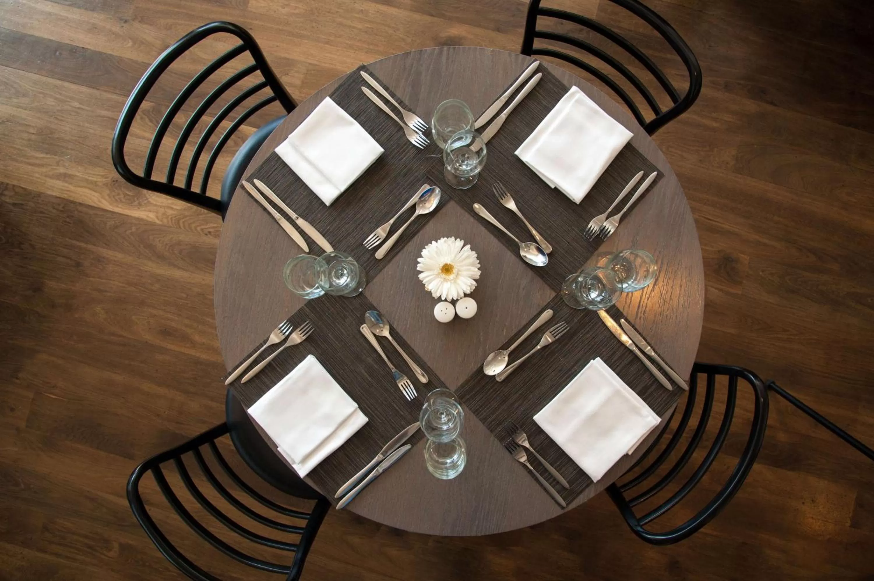 Restaurant/places to eat in Hilton London Wembley