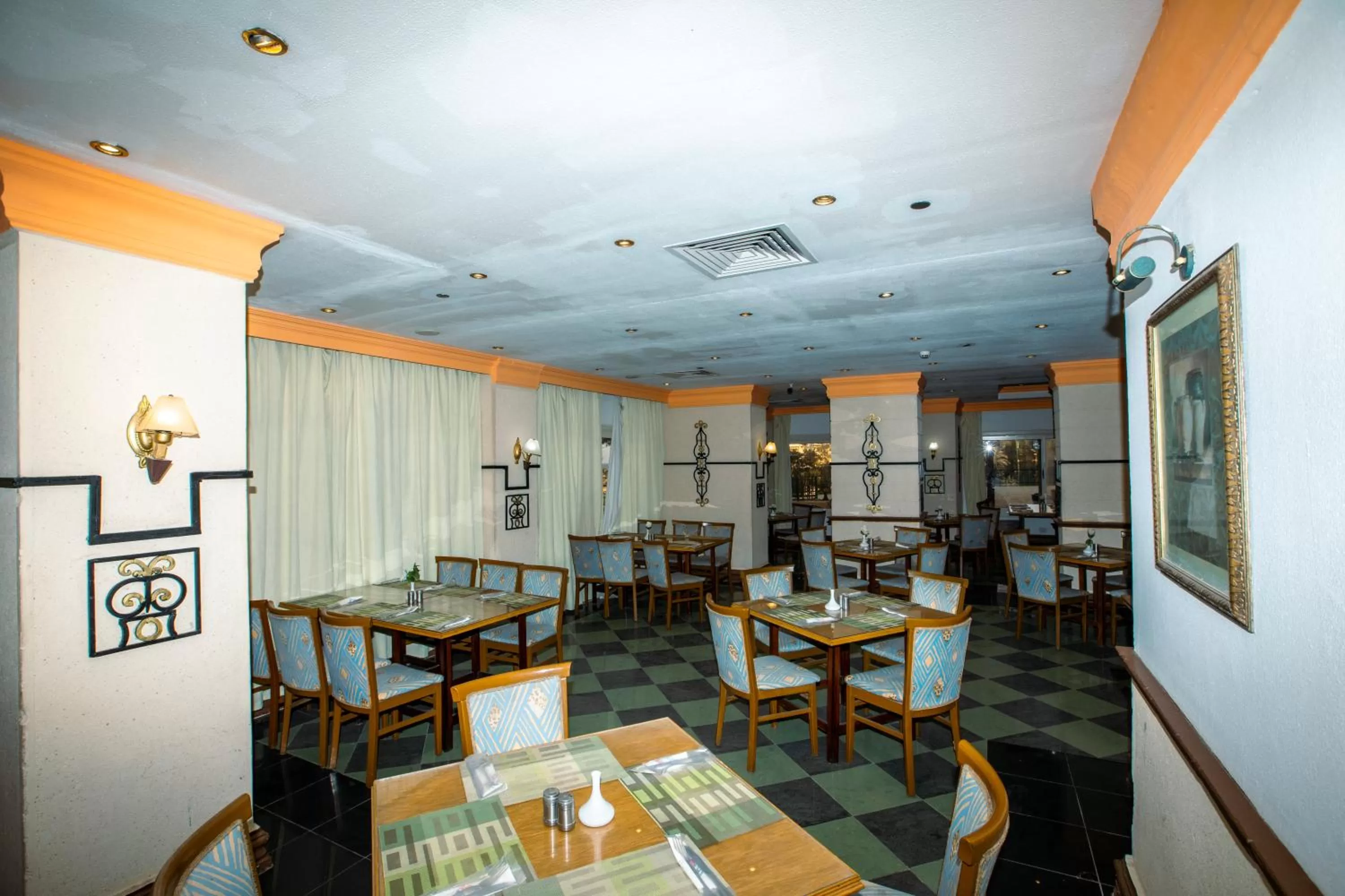 Restaurant/places to eat in AIFU Hotel El Montazah Alexandria