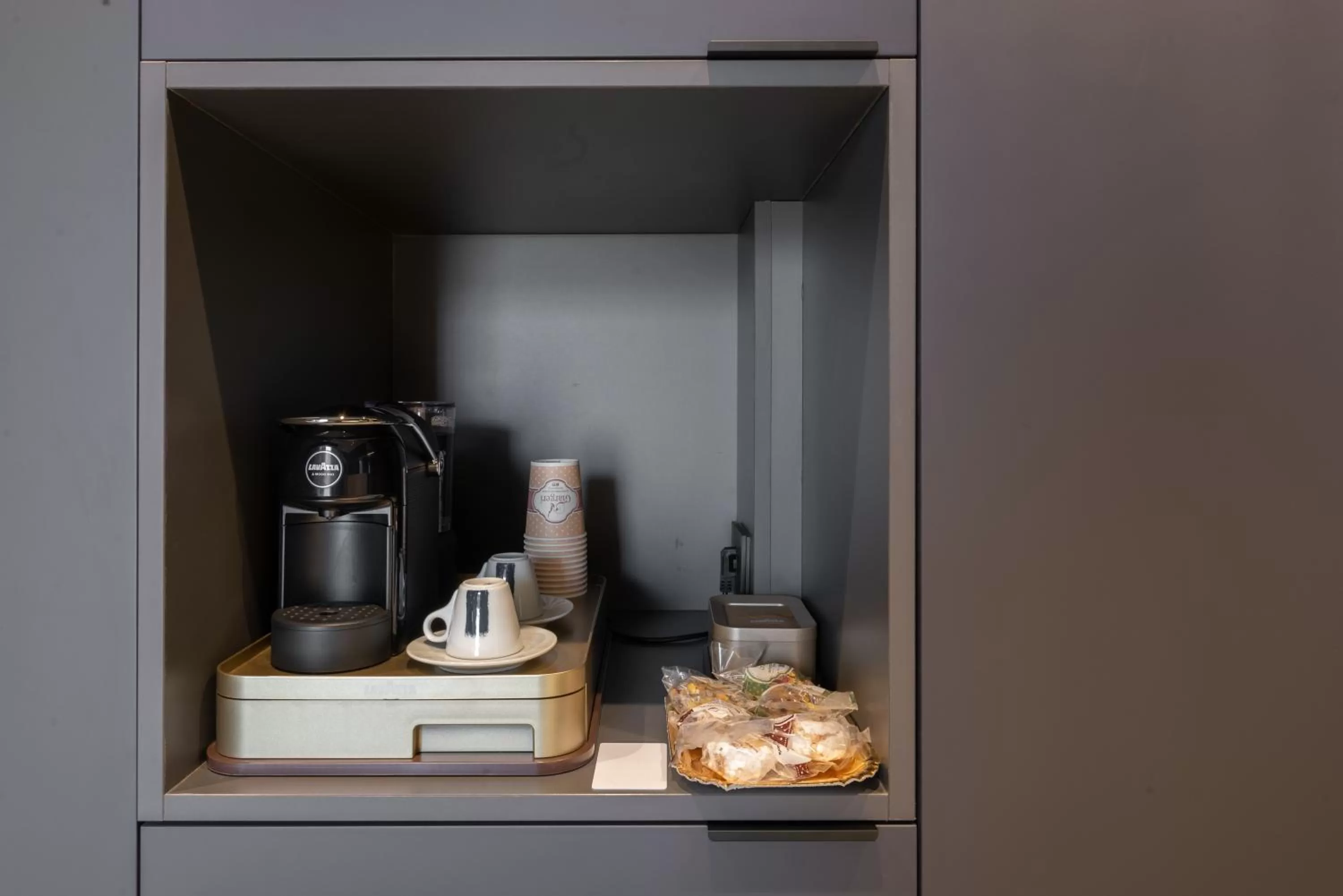 Coffee/Tea Facilities in Giargeri Home