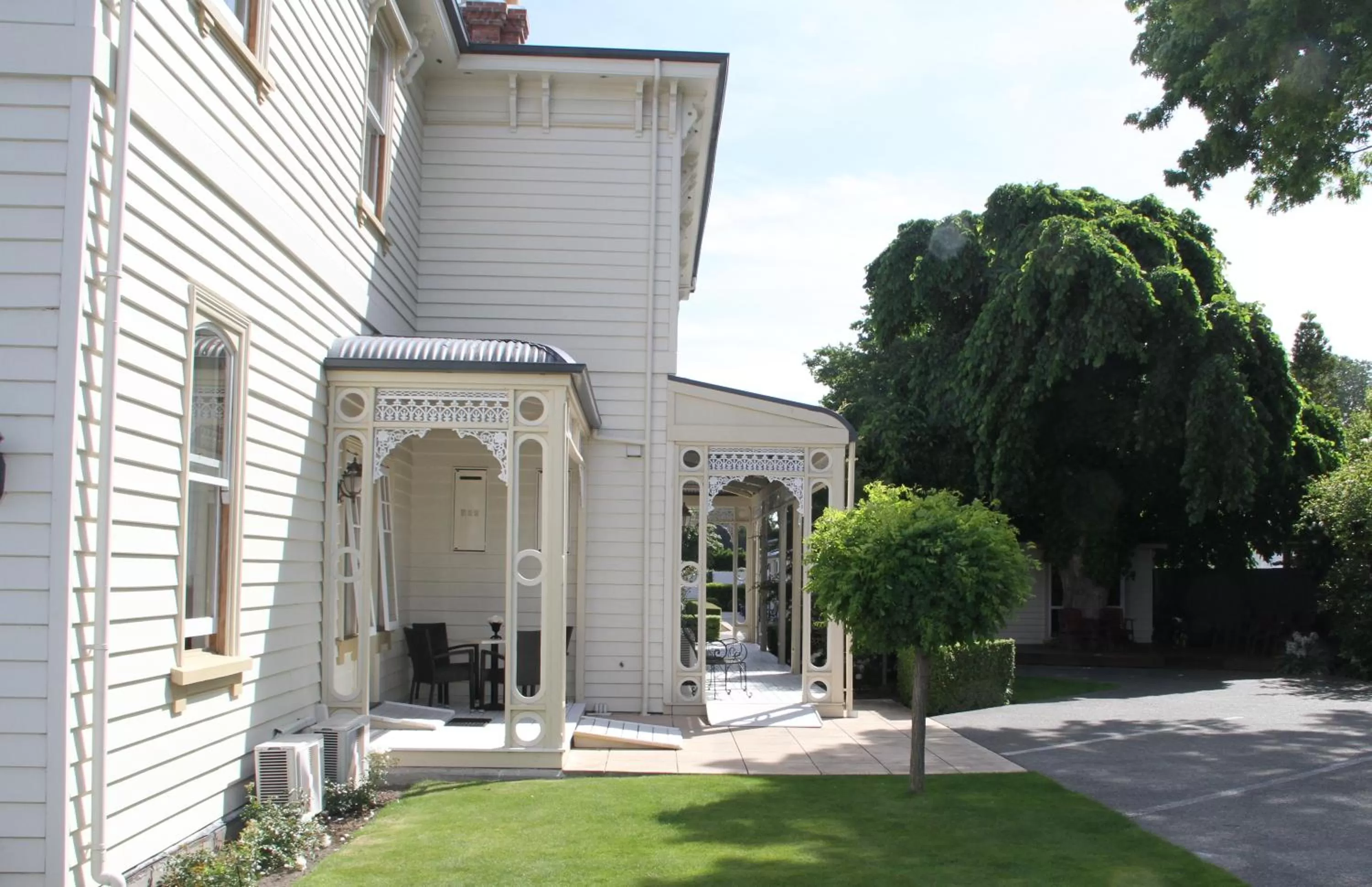 Facade/entrance in Merivale Manor