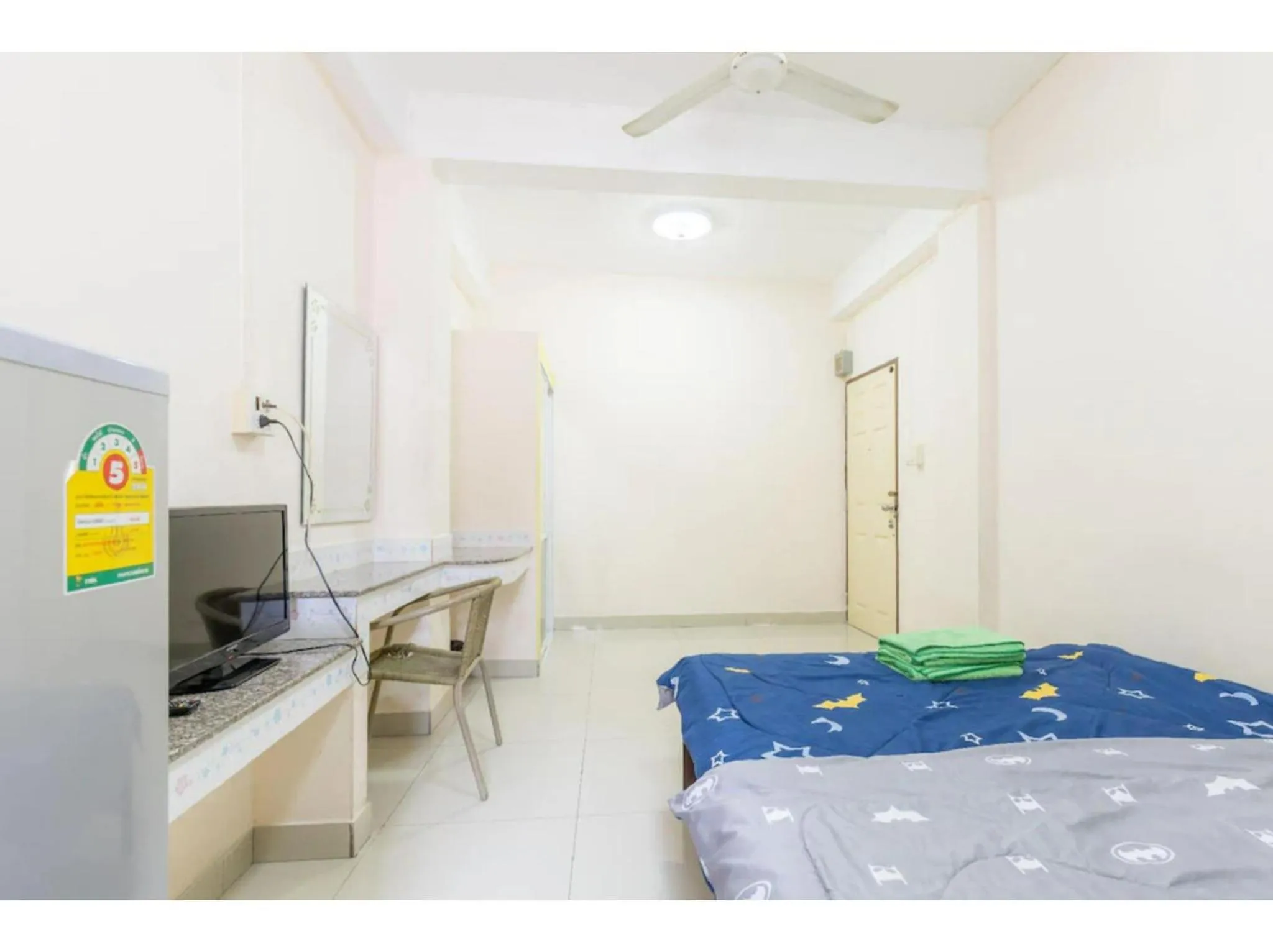 Bedroom, Bed in OYO 75405 Ladda Place