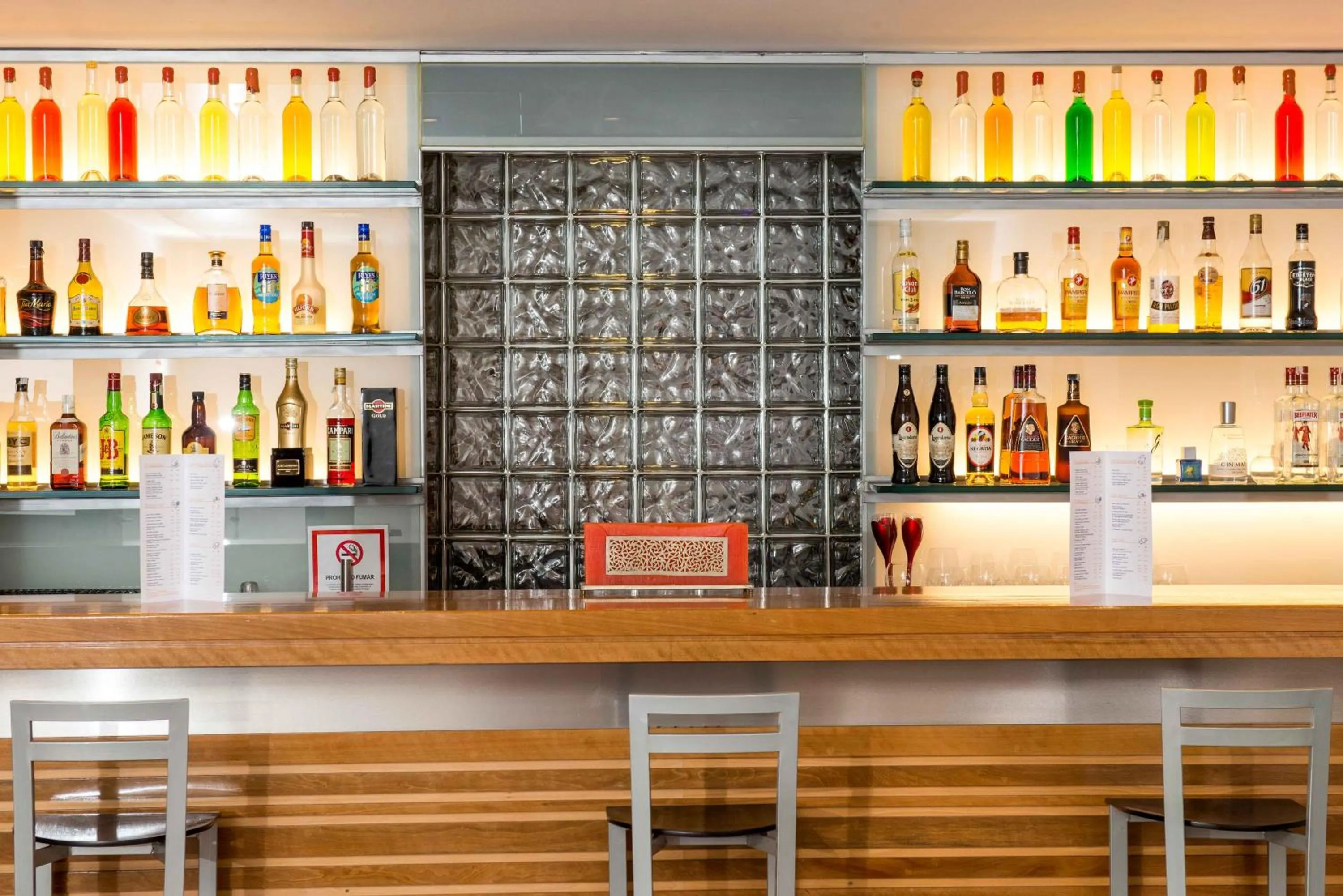 Lounge or bar in Hotel Serrano