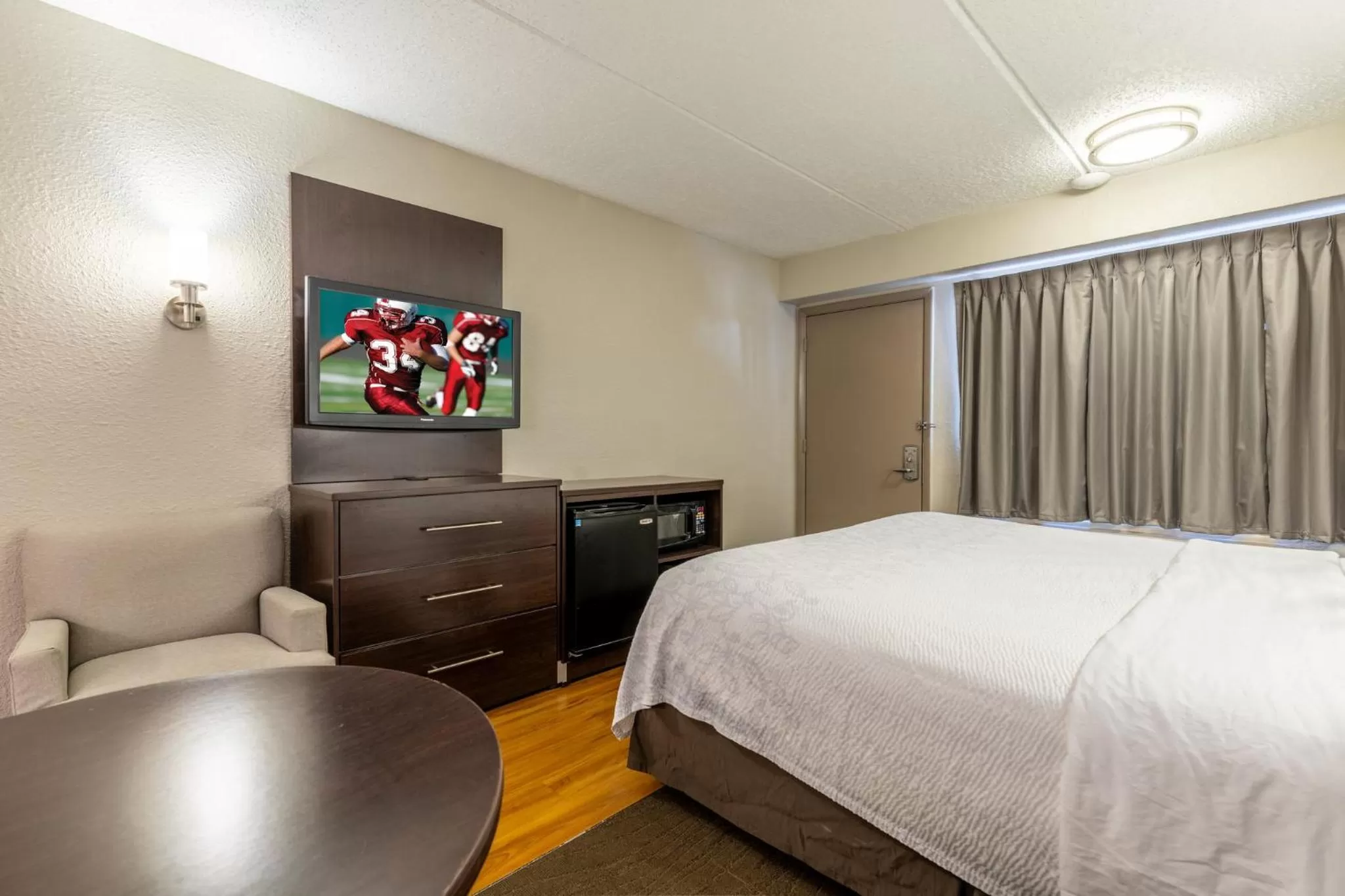 Bedroom, Bed in Red Roof Inn PLUS+ Nashville Airport