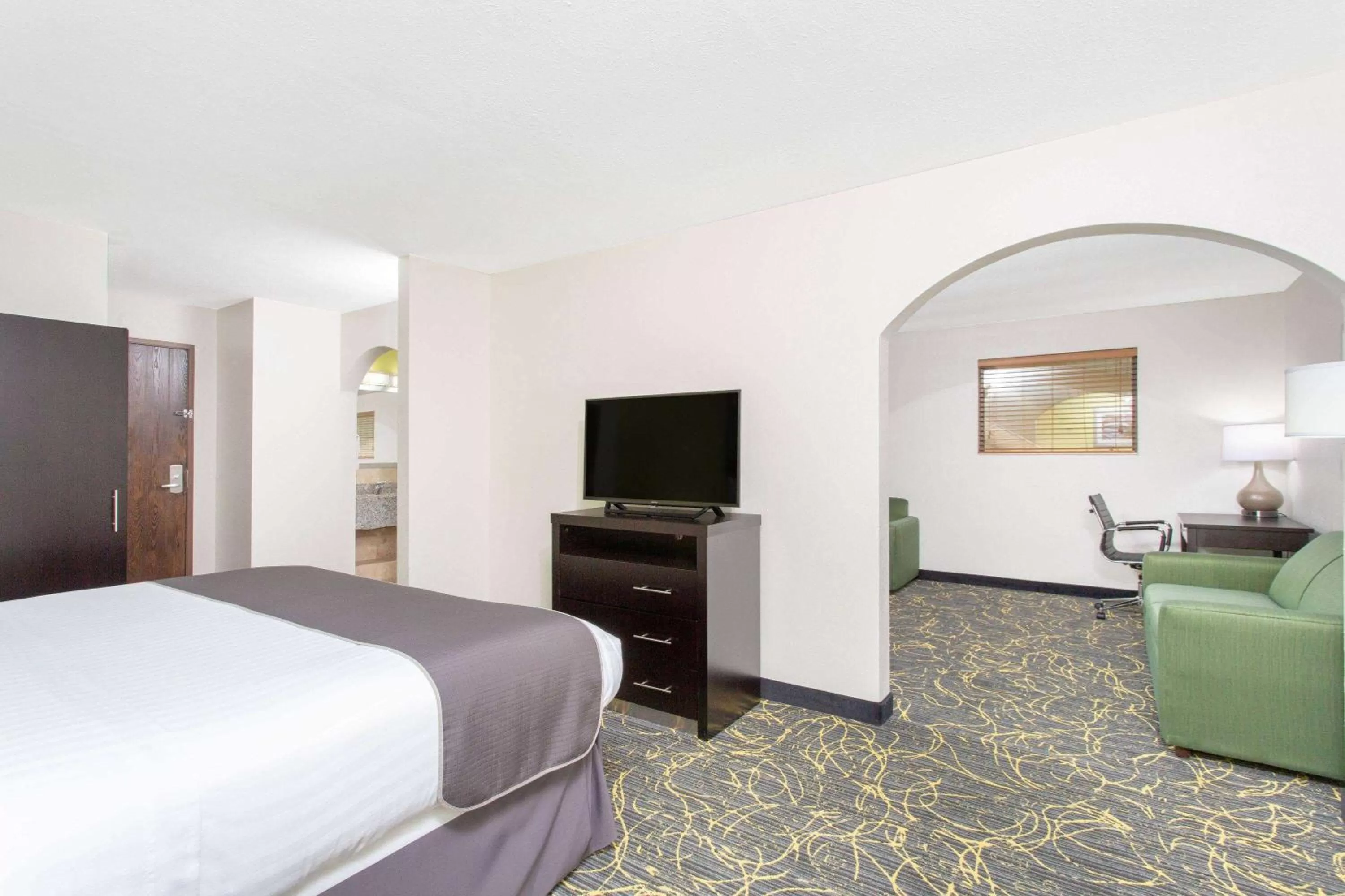 Bed in AmericInn and Suites by Wyndham Delafield-Waukesha-Milwaukee