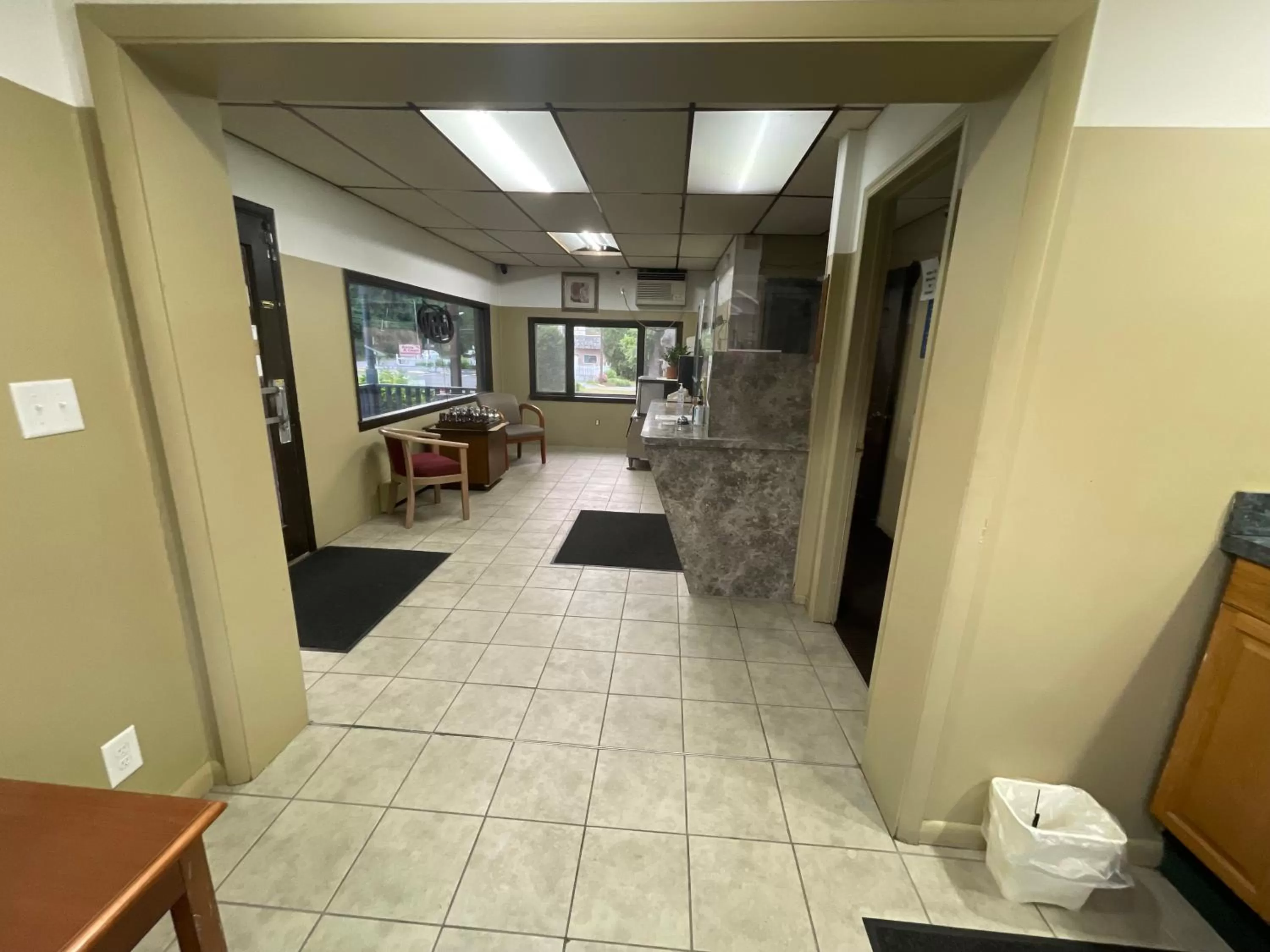 Lobby or reception in Pennswoods Inn