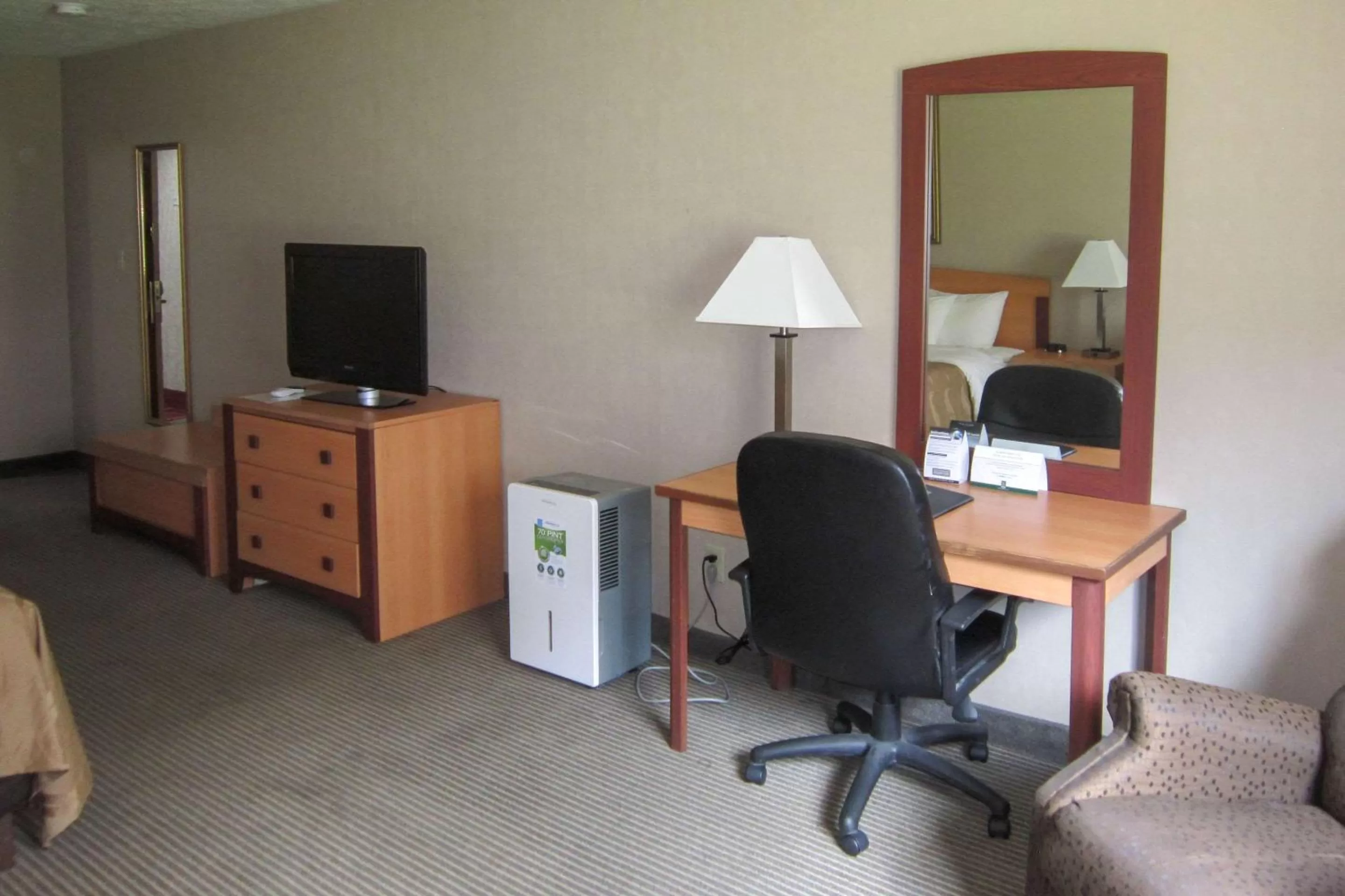 Photo of the whole room in Quality Inn Nashville - Bloomington