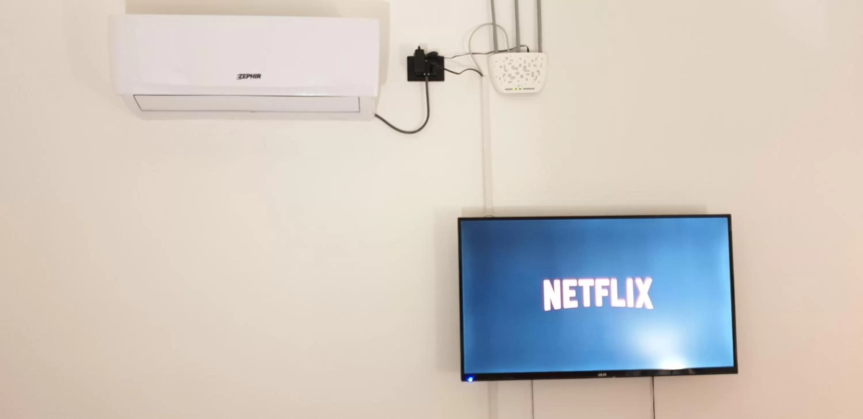 TV and multimedia, TV/Entertainment Center in B&B Napoli Città