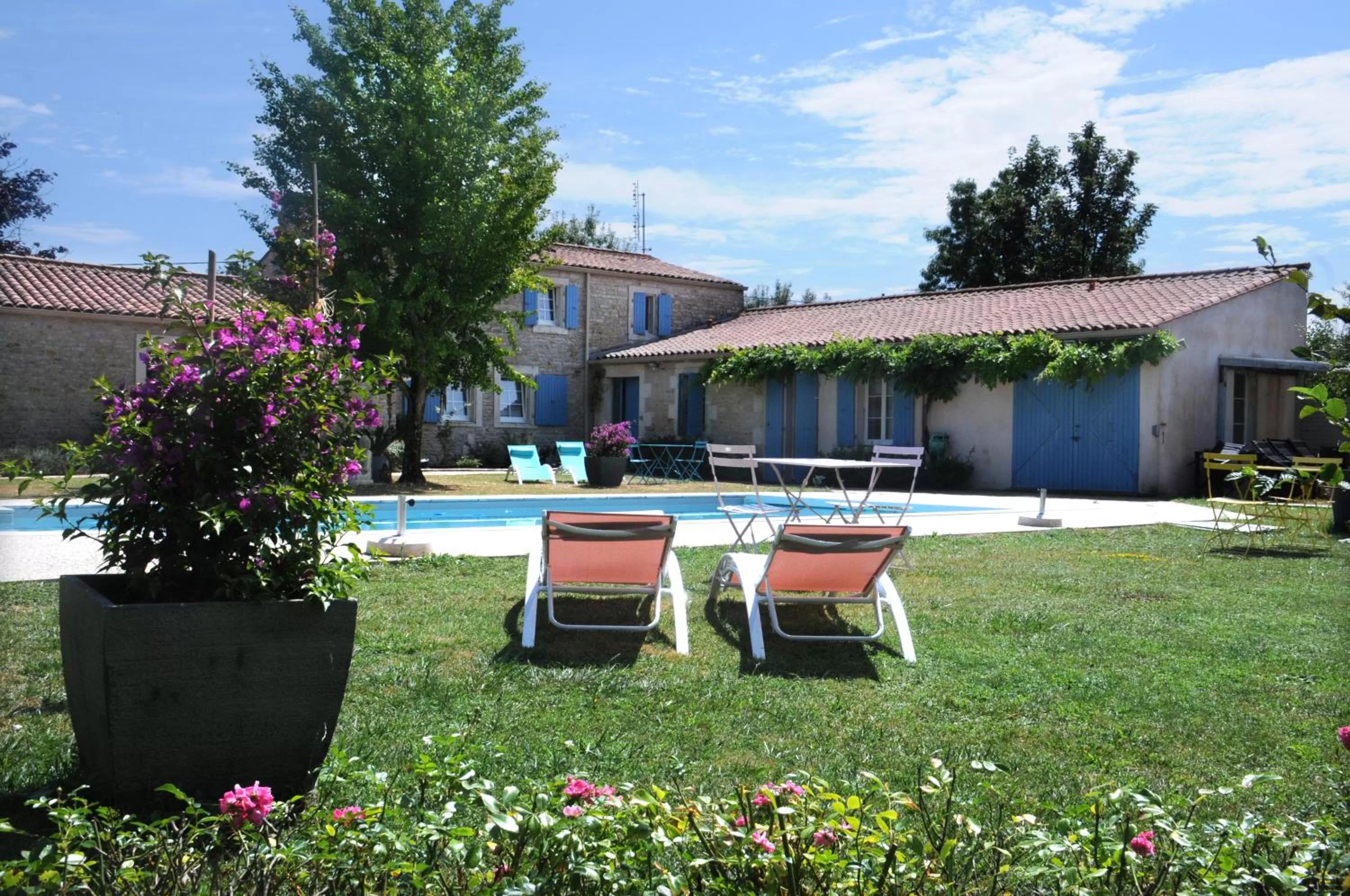 Property logo or sign, Swimming Pool in L'instant bleu