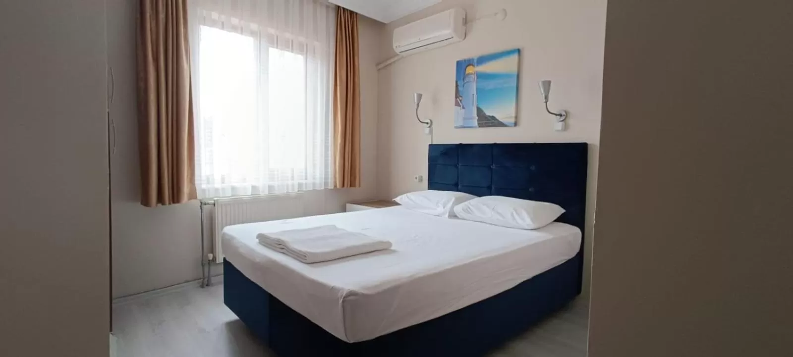 TV and multimedia, Bed in Hotel Crowded House