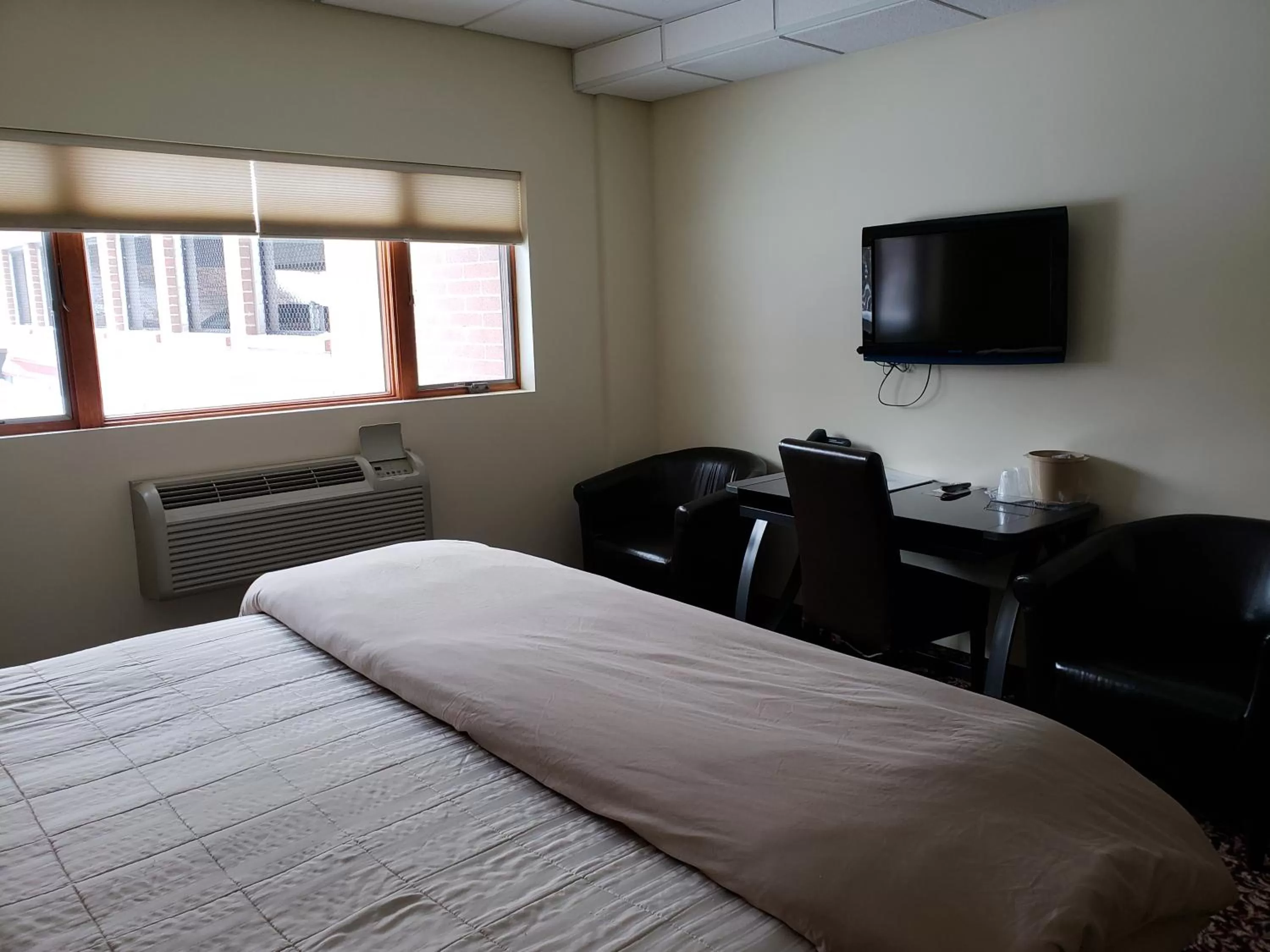 View (from property/room), Bed in Lowell Inn