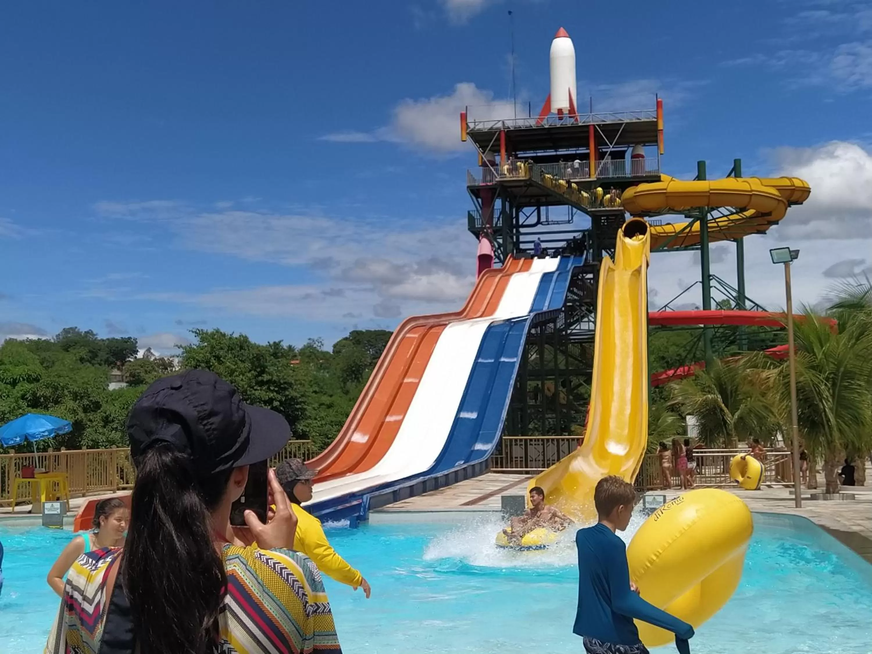 People in Spazzio Diroma Acqua e Splash Caldas novas, GRATIS PARK