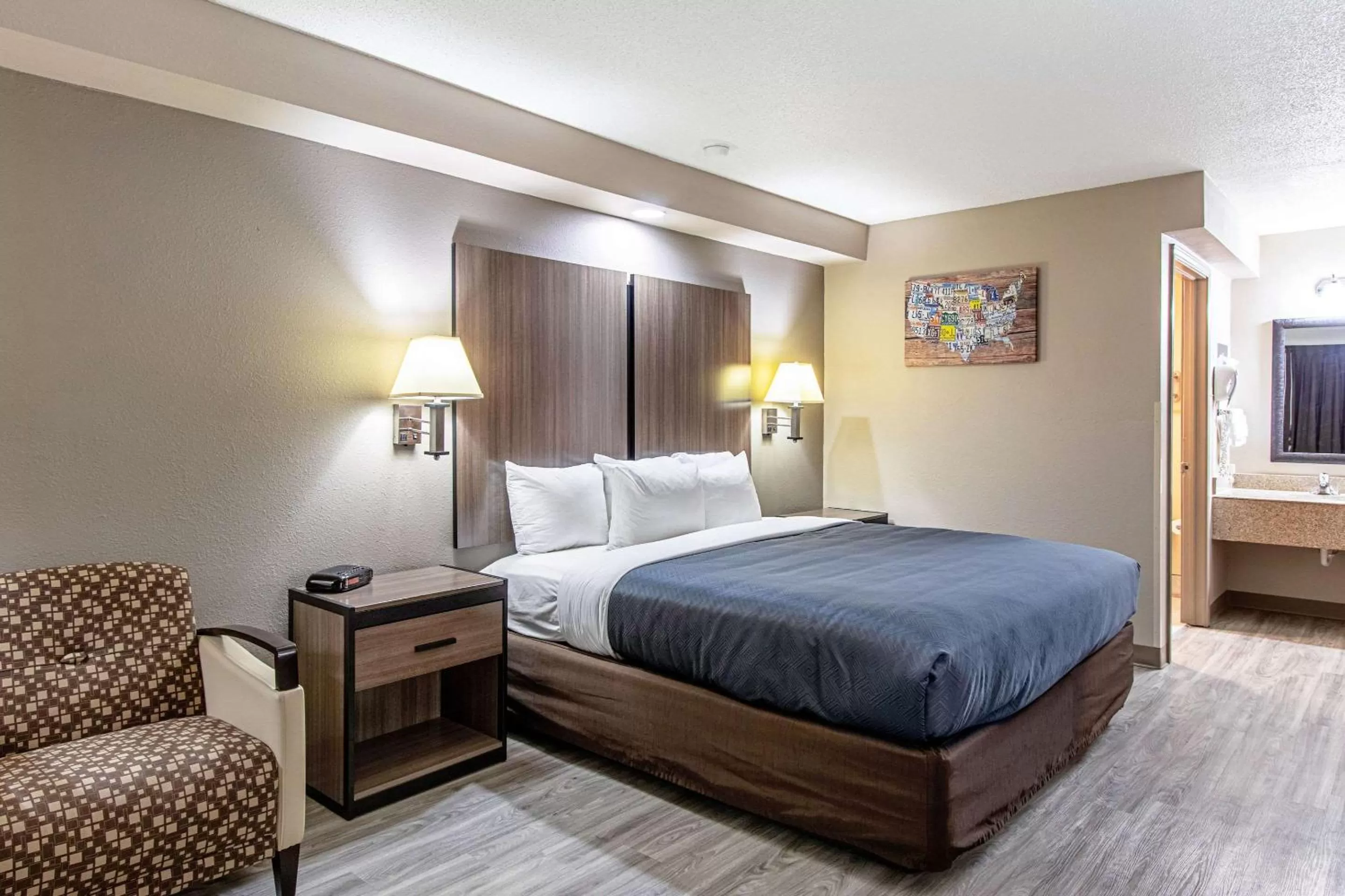 Photo of the whole room, Bed in Econo Lodge Kingsville