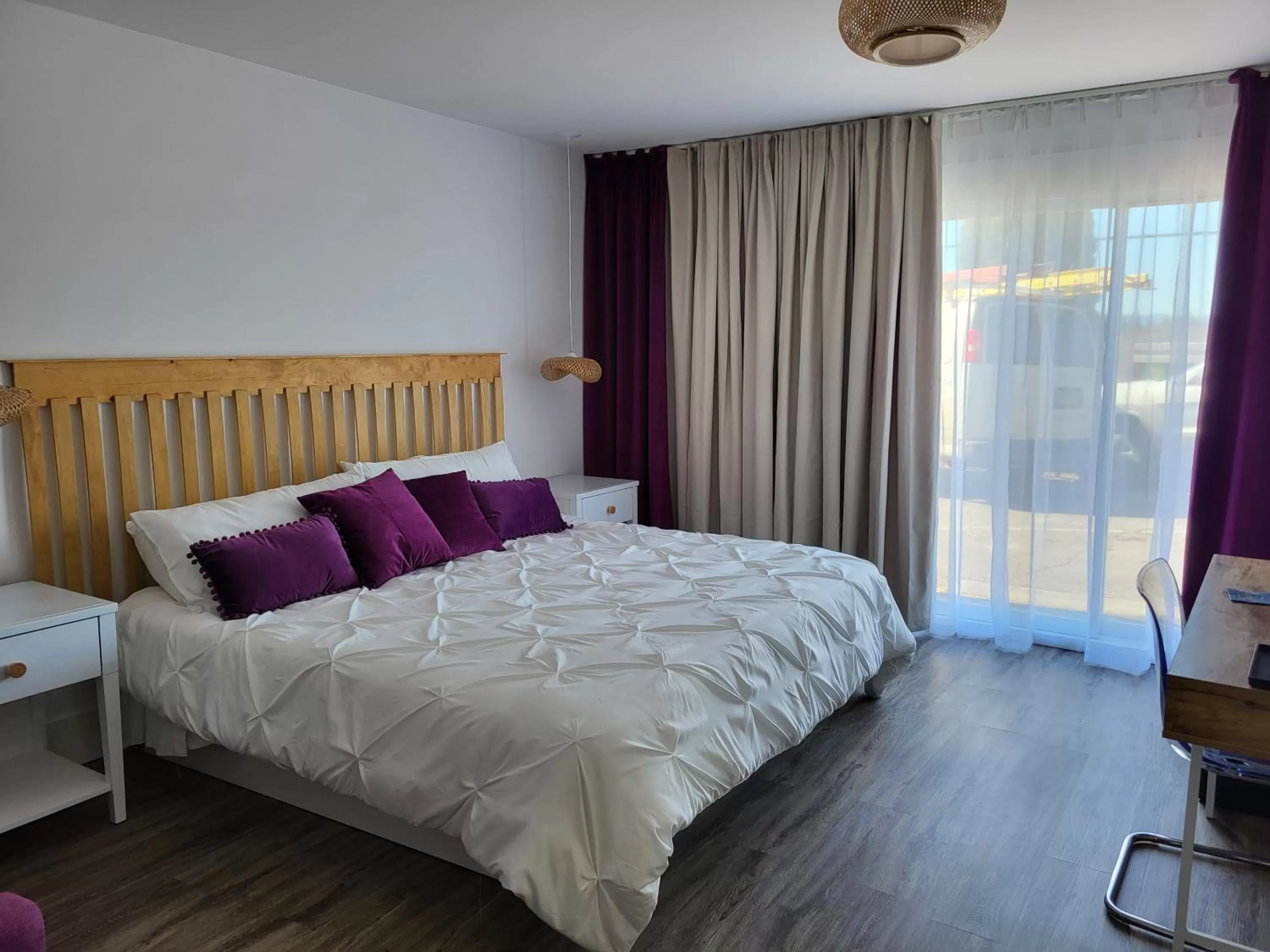 Bed in motel au rocher du cap