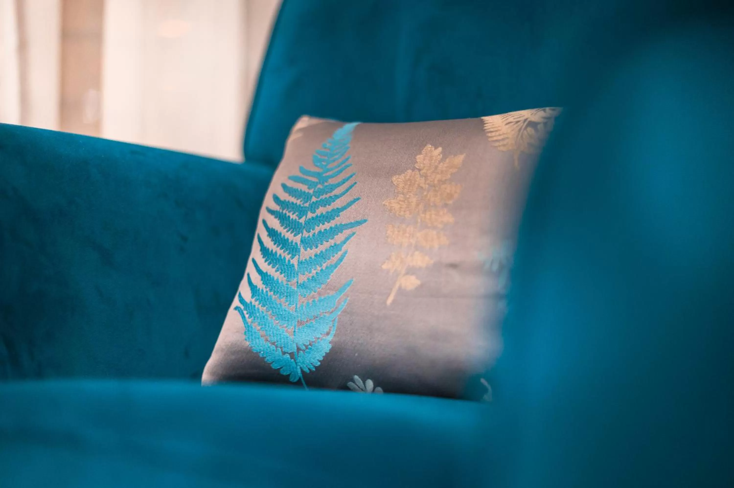 Seating area in The Knight Residence by Mansley