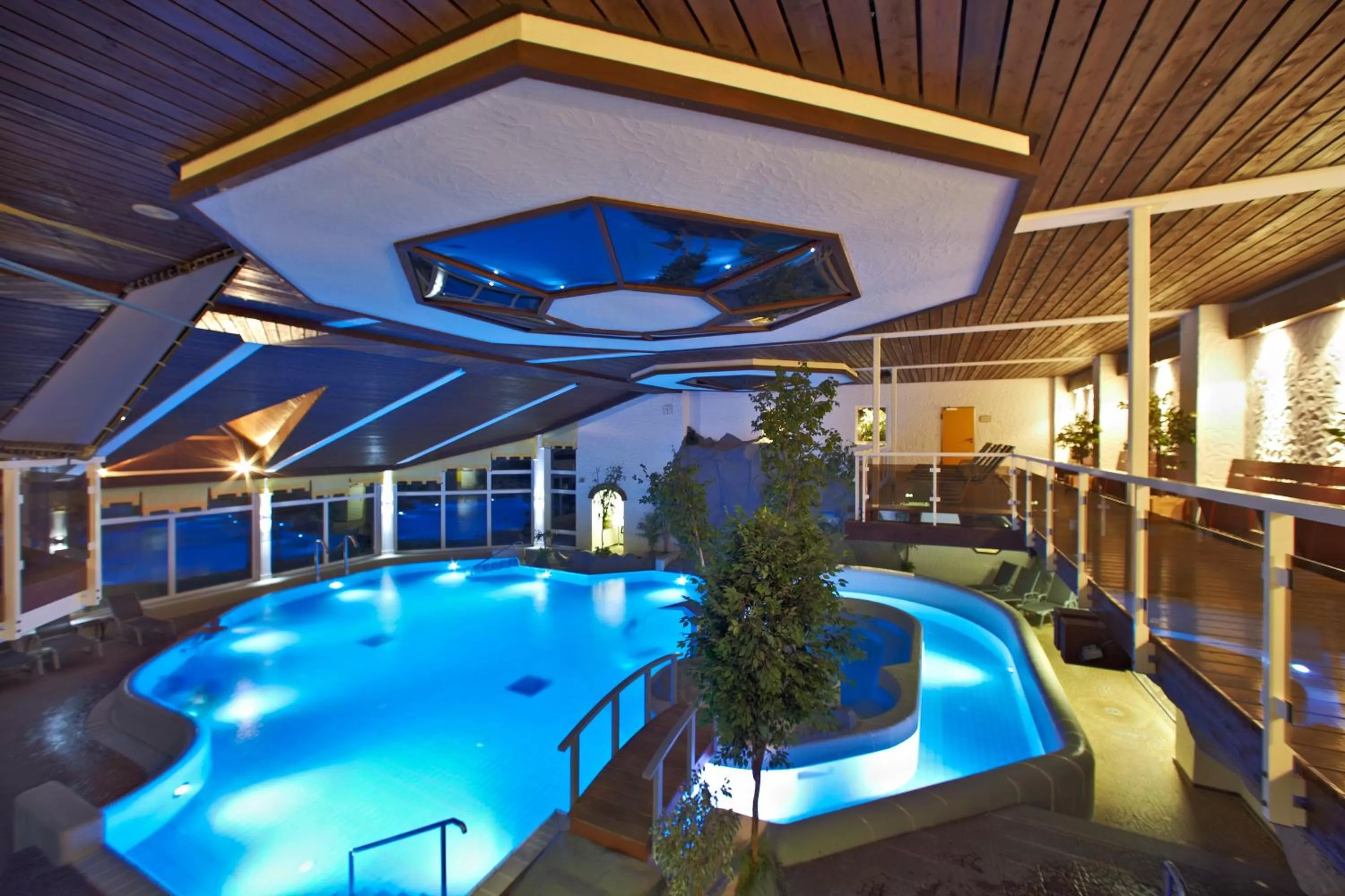 Swimming pool in Göbels Hotel Rodenberg