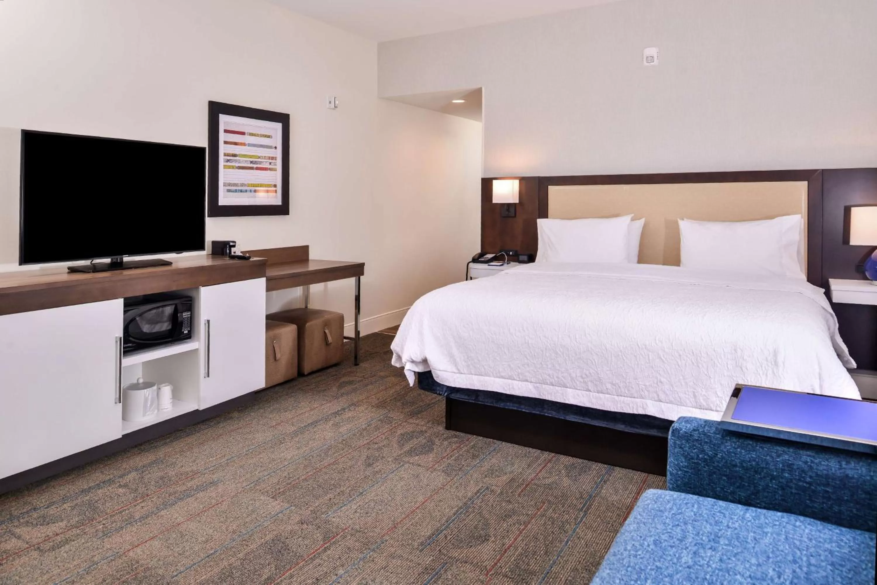 Living room, Bed in Hampton Inn Benson