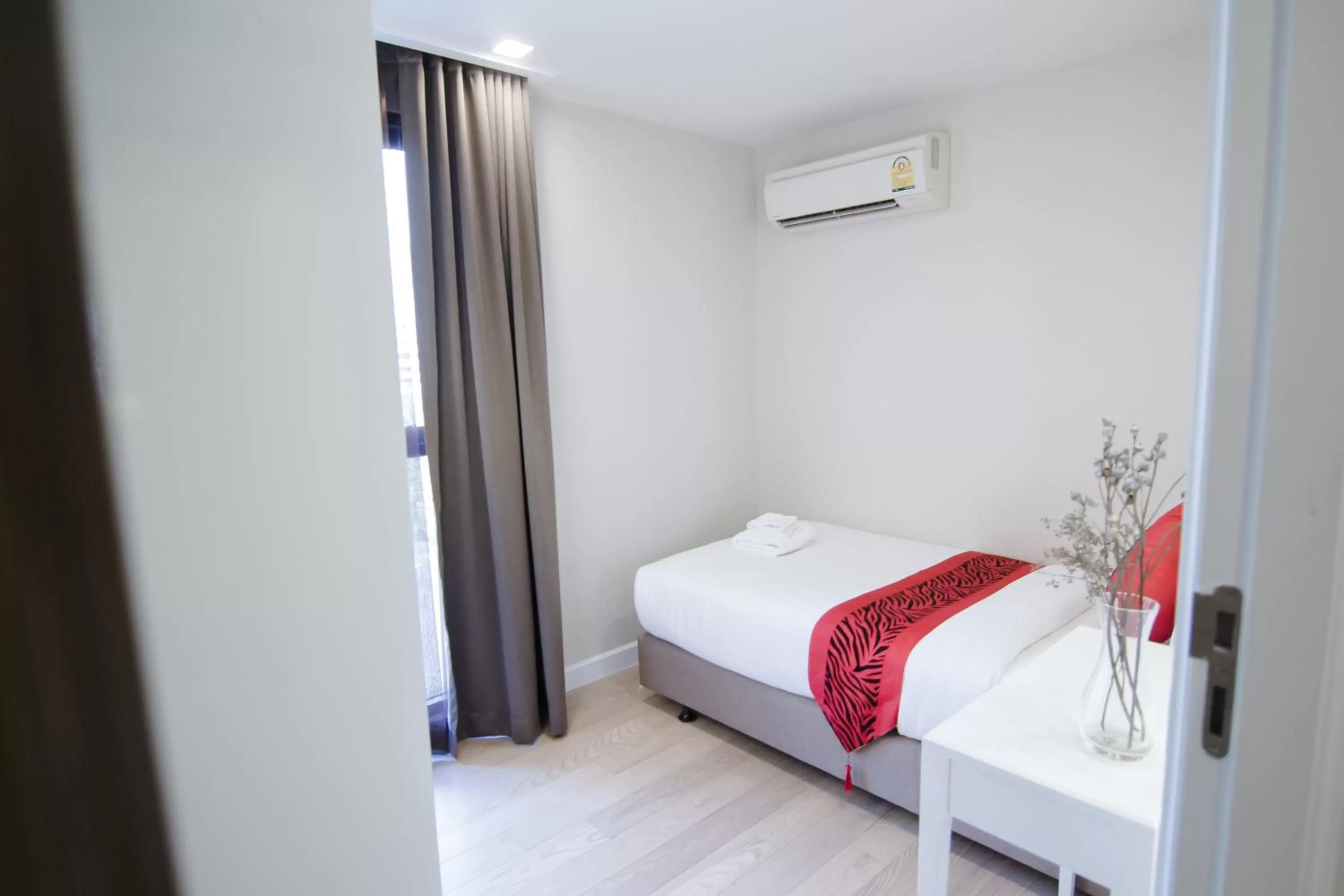 Bedroom, Bed in Hope Land Hotel Sukhumvit 8