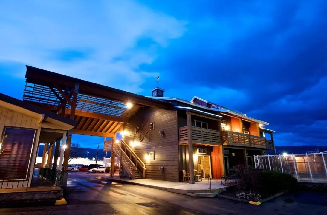 Facade/entrance in Cousin's Country Inn