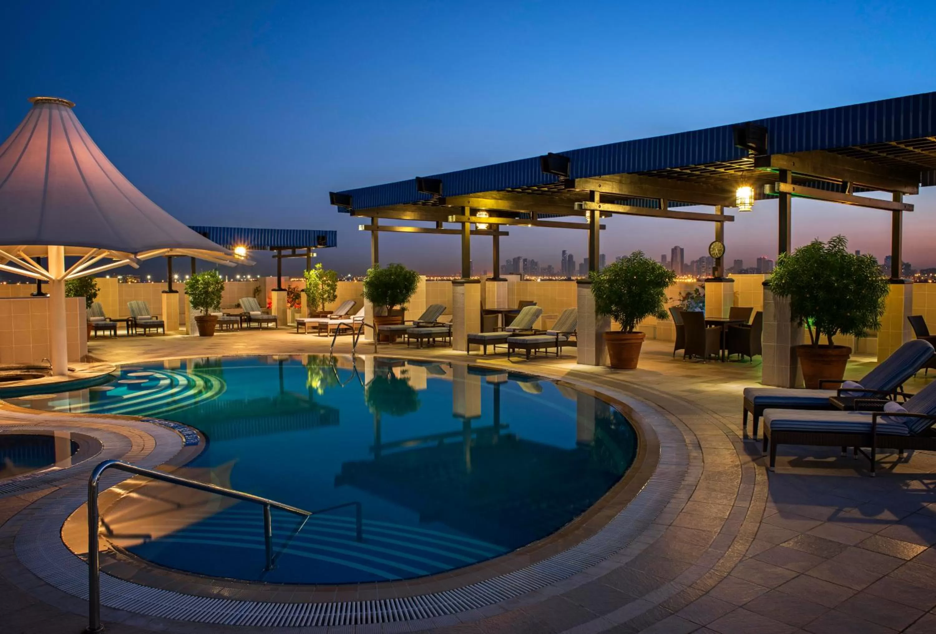 Swimming Pool in Grand Excelsior Hotel Deira