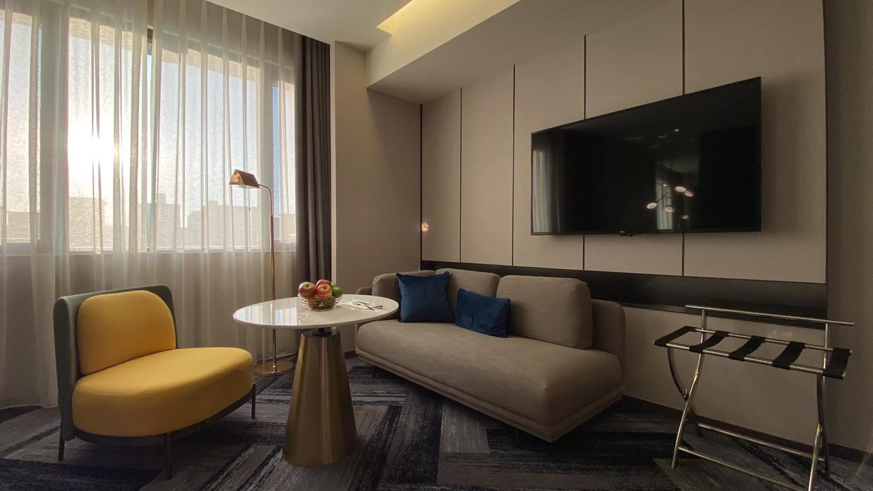 TV and multimedia in Monarch Plaza Hotel