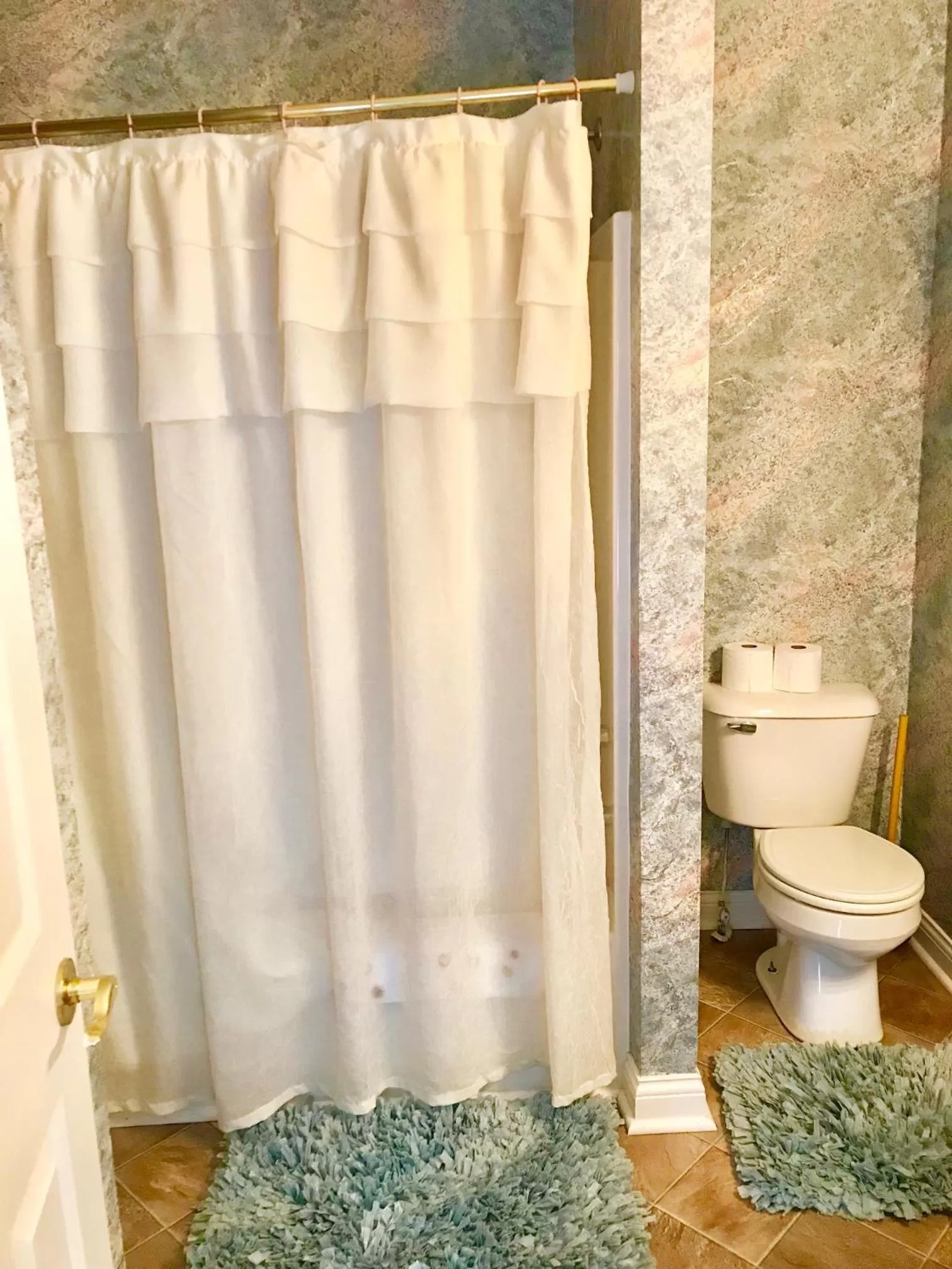 Bathroom in Rabbit Creek Bed & Breakfast